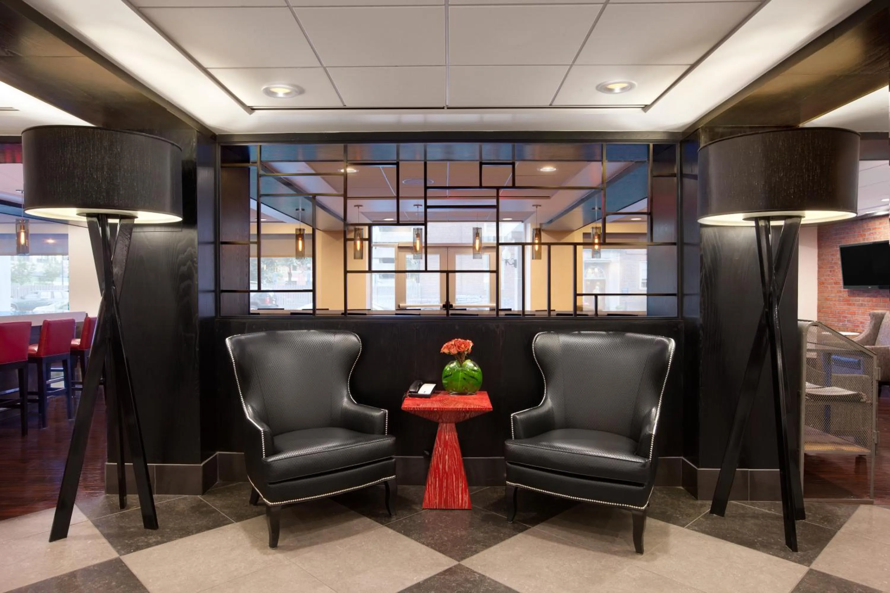 Lounge or bar in Wyndham Boston Beacon Hill