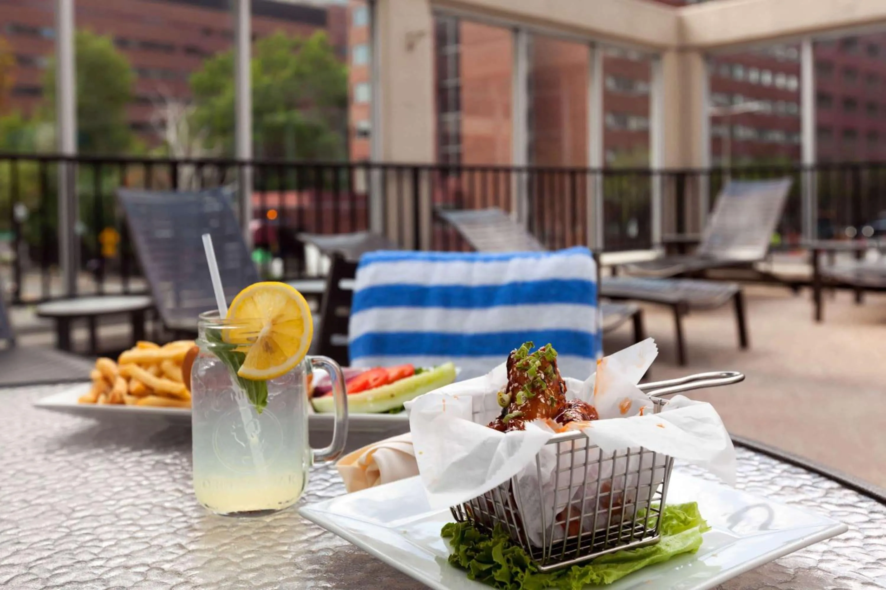 Restaurant/places to eat in Wyndham Boston Beacon Hill