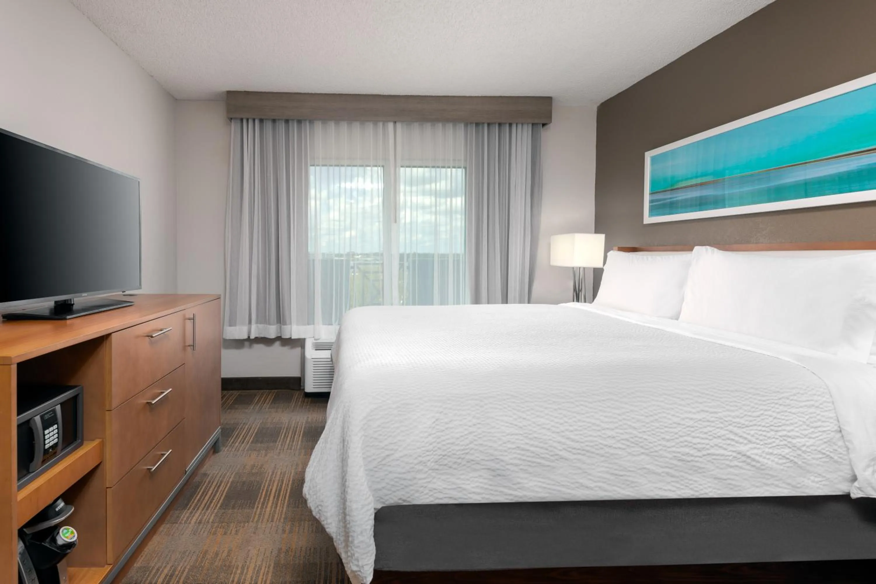 Bed in Holiday Inn Miami-Doral Area by IHG