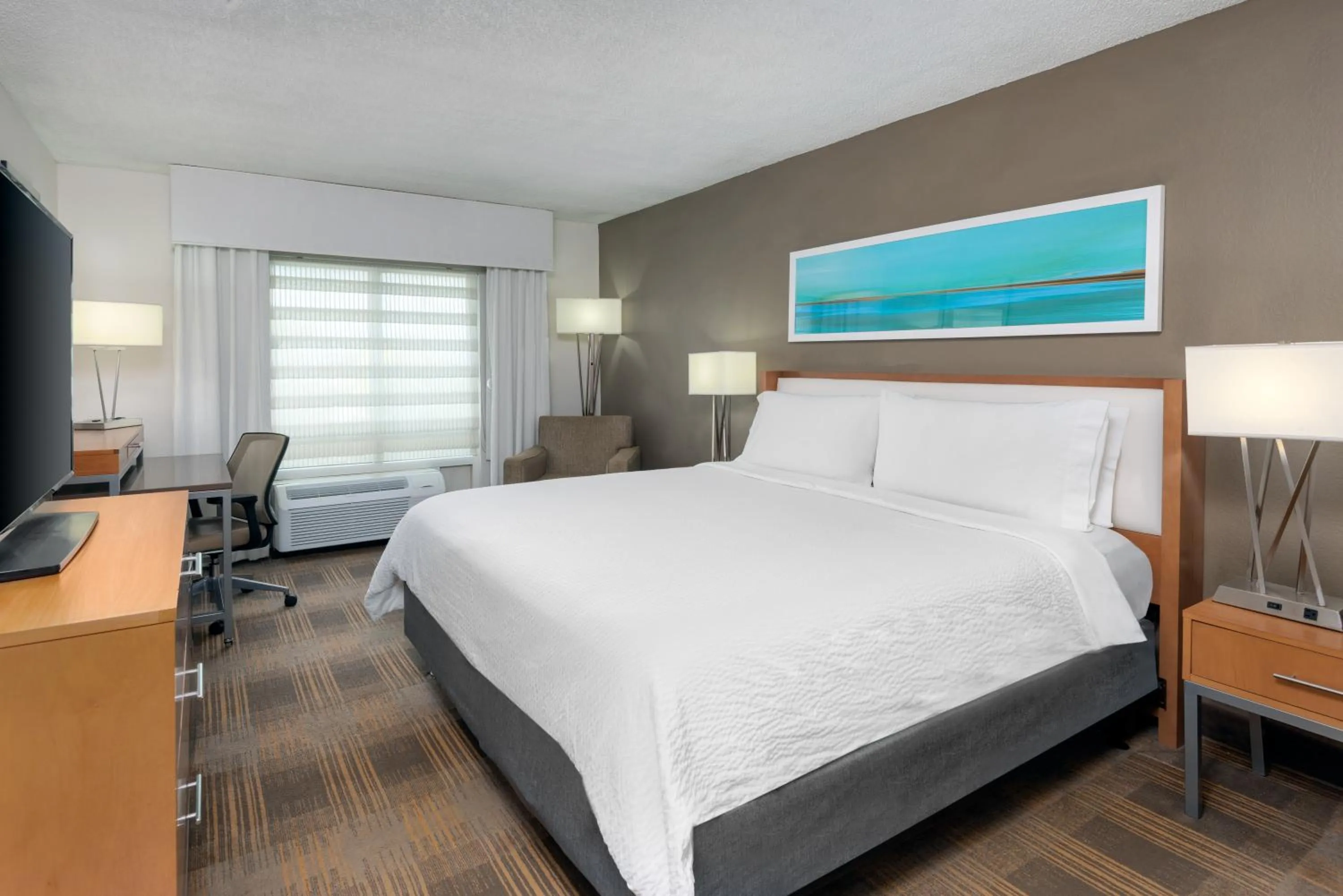 Bed in Holiday Inn Miami-Doral Area by IHG