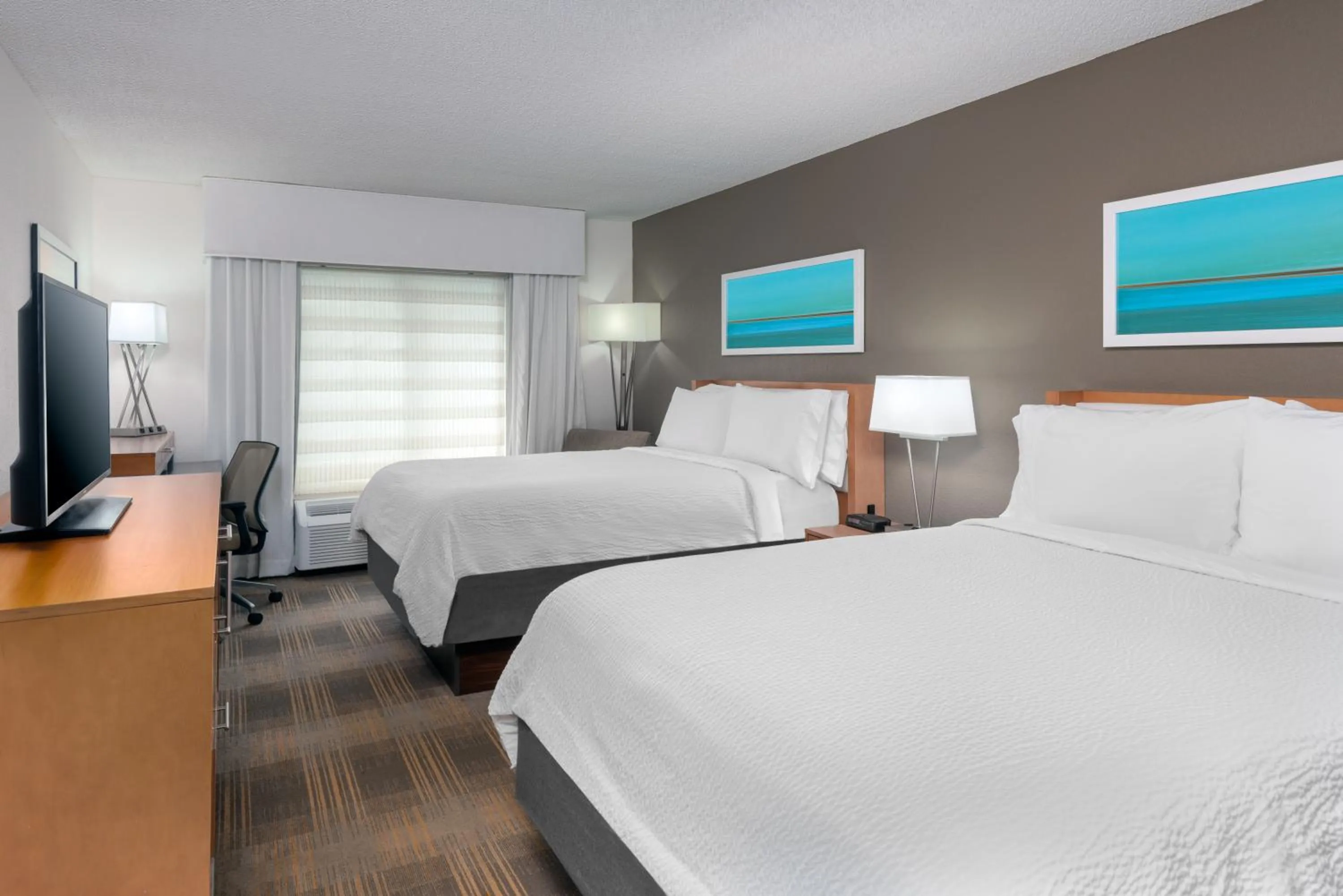 Bed in Holiday Inn Miami-Doral Area by IHG