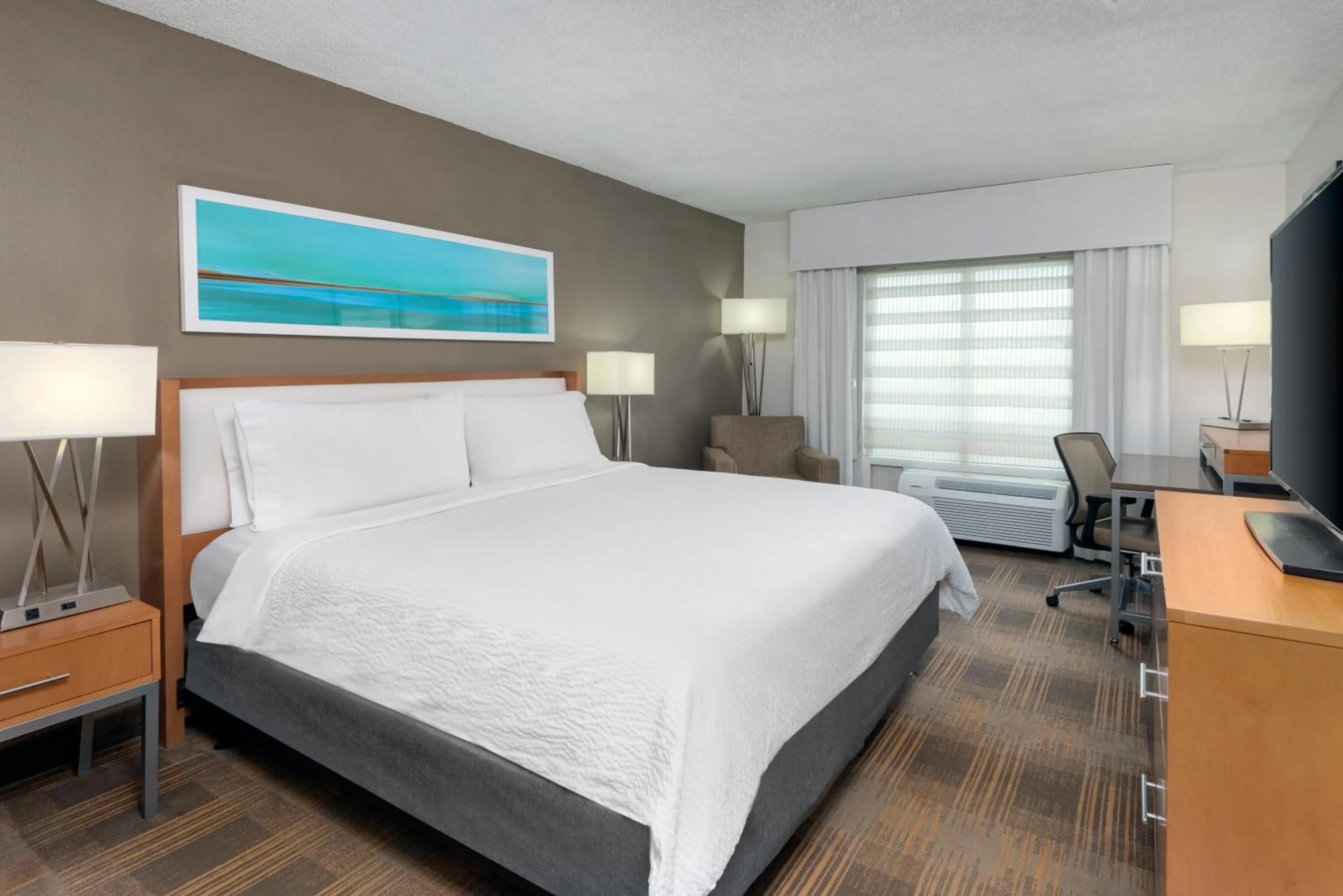 Bed in Holiday Inn Miami-Doral Area by IHG