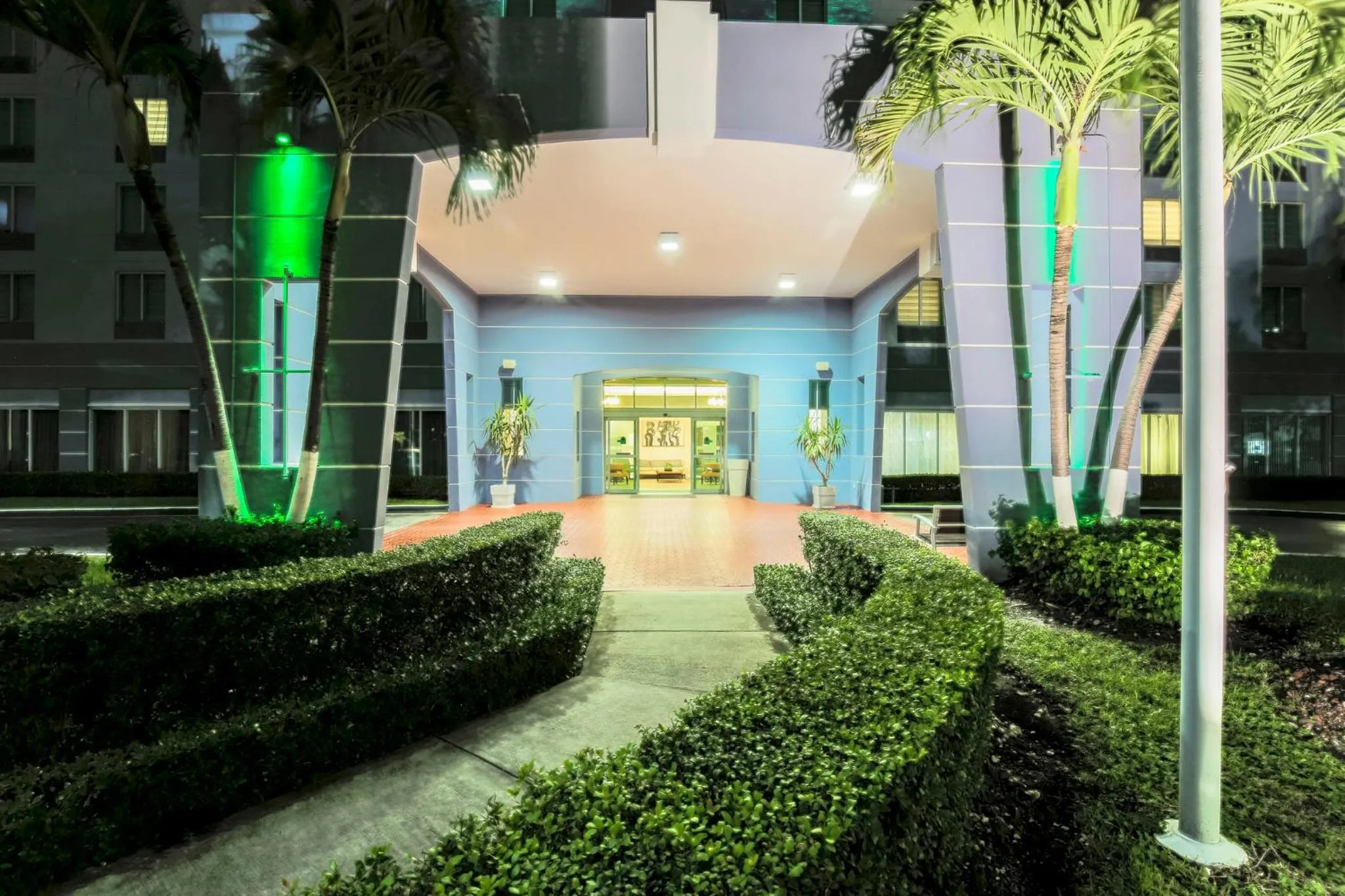 Property building in Holiday Inn Miami-Doral Area by IHG