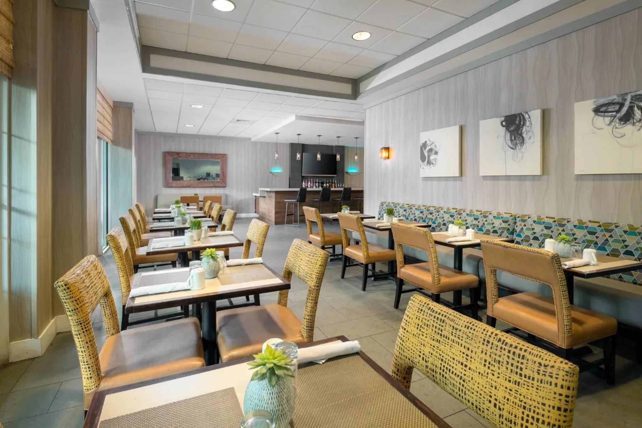Restaurant/places to eat in Holiday Inn Miami-Doral Area by IHG