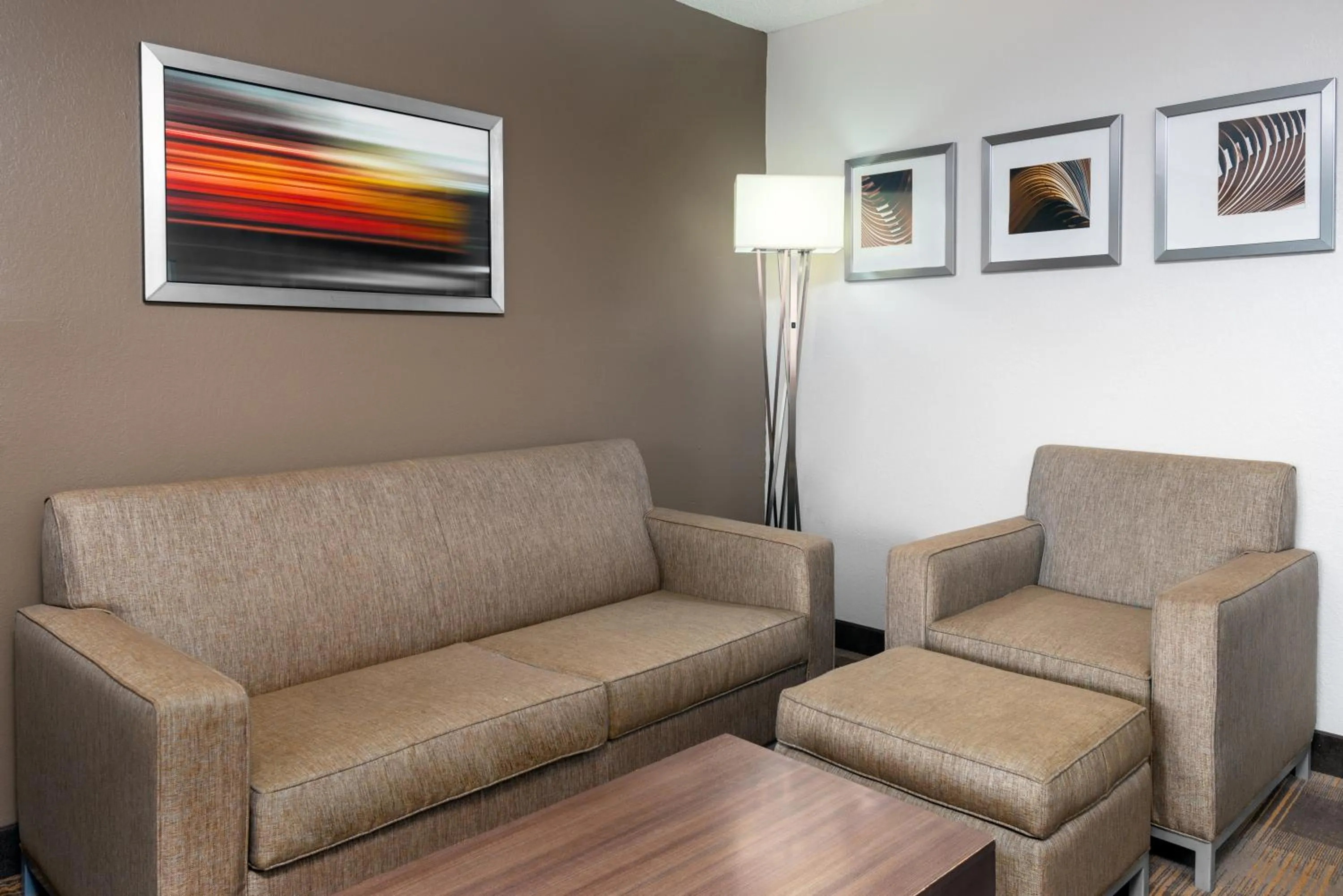 Living room in Holiday Inn Miami-Doral Area by IHG