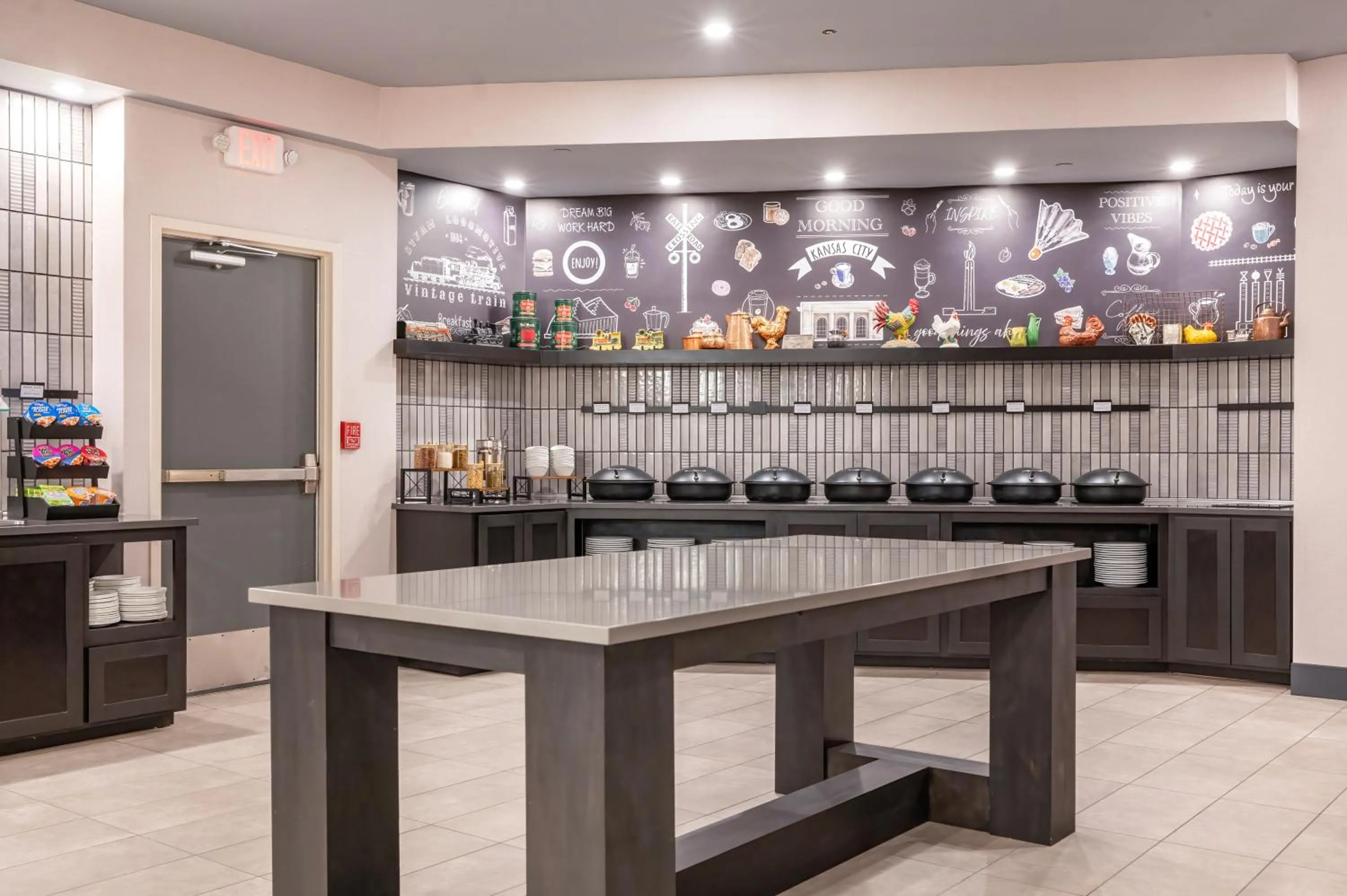 Restaurant/places to eat in Crowne Plaza Kansas City Downtown by IHG