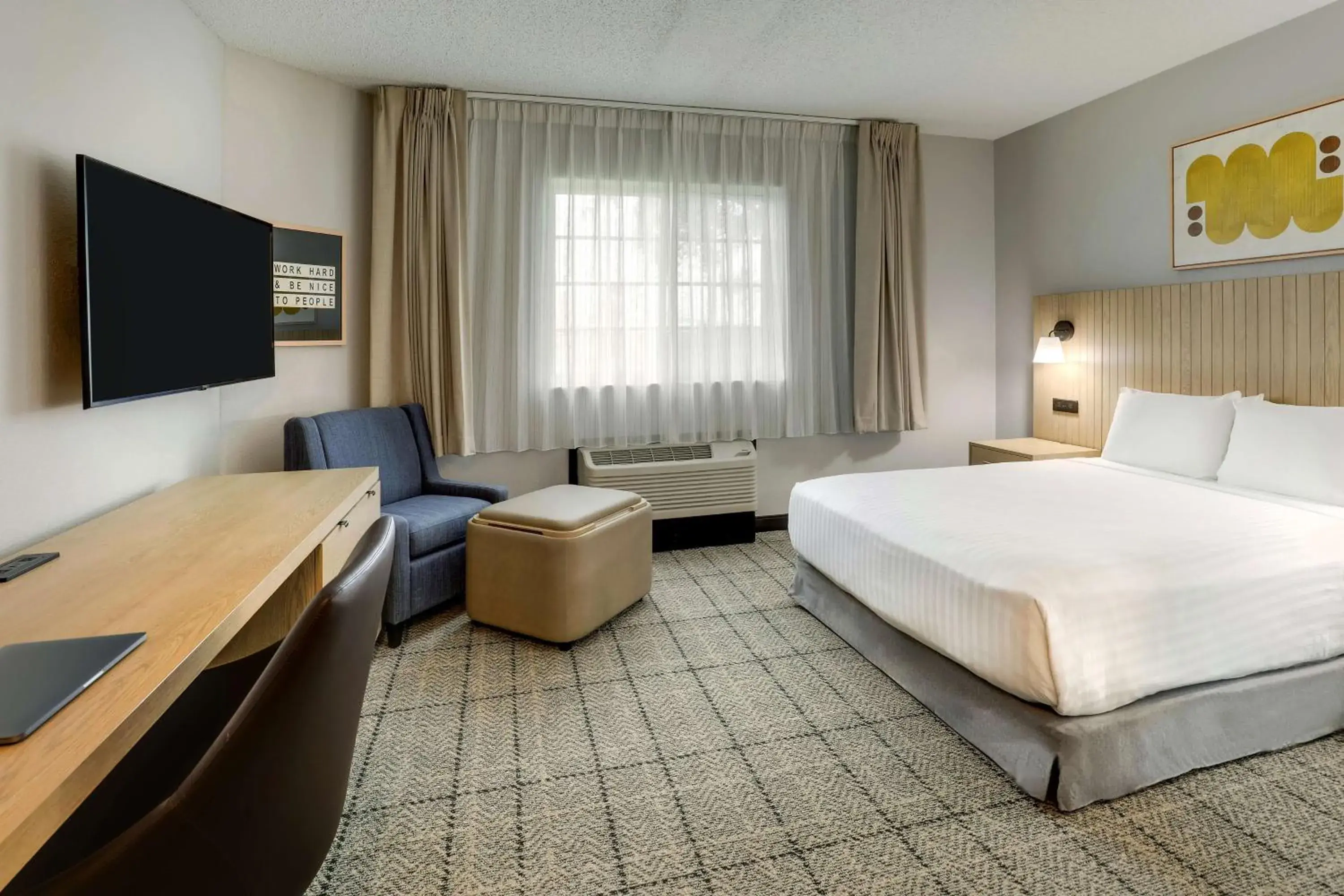 Studio Suite Queen with Roll-In Shower - Mobility Accessible in Sonesta Simply Suites Miami Airport Doral Studio Suite Queen with Roll-In Shower - Mobility Accessible in Sonesta Simply Suites Miami Airport Doral