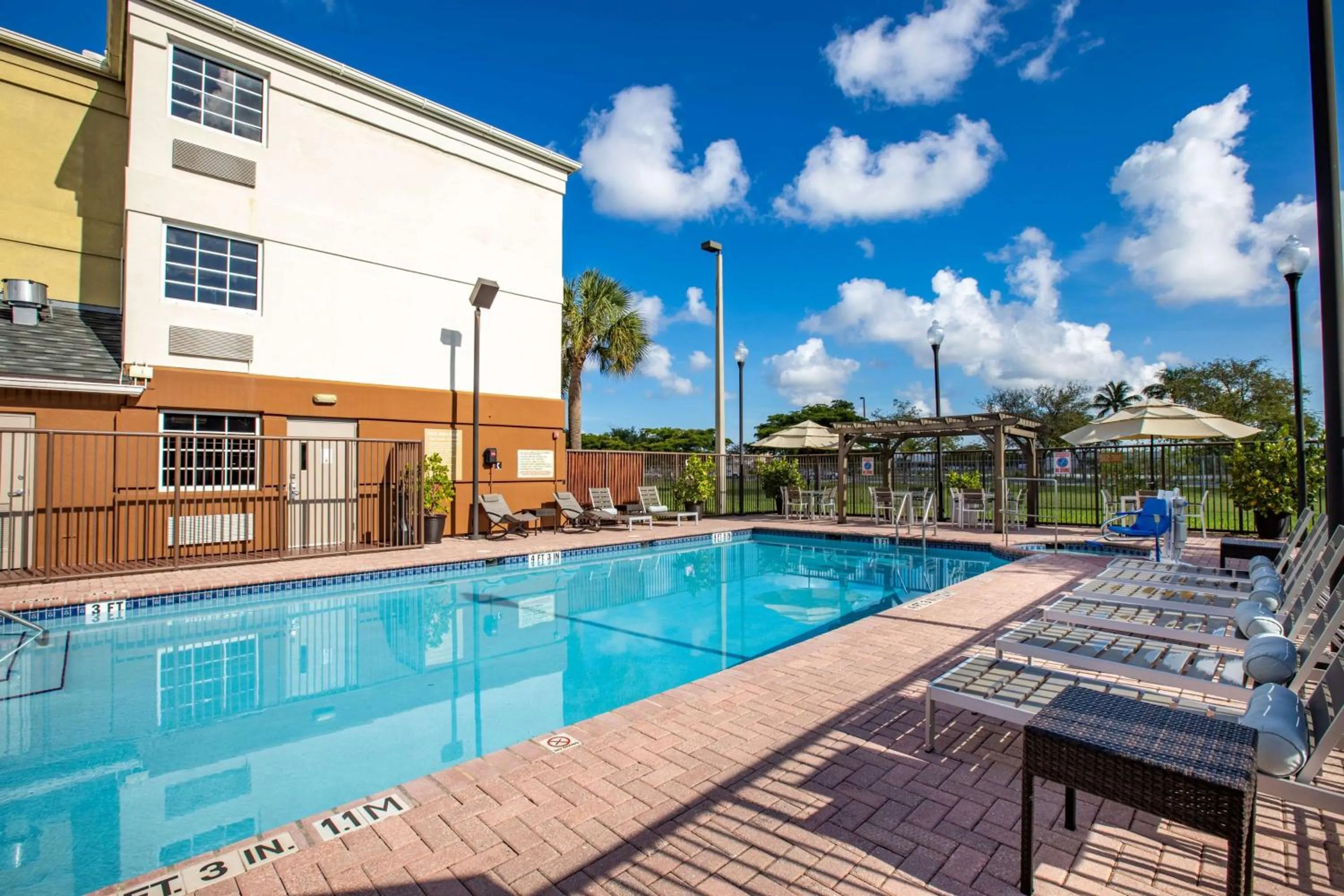Pool view in Sonesta Simply Suites Miami Airport Doral