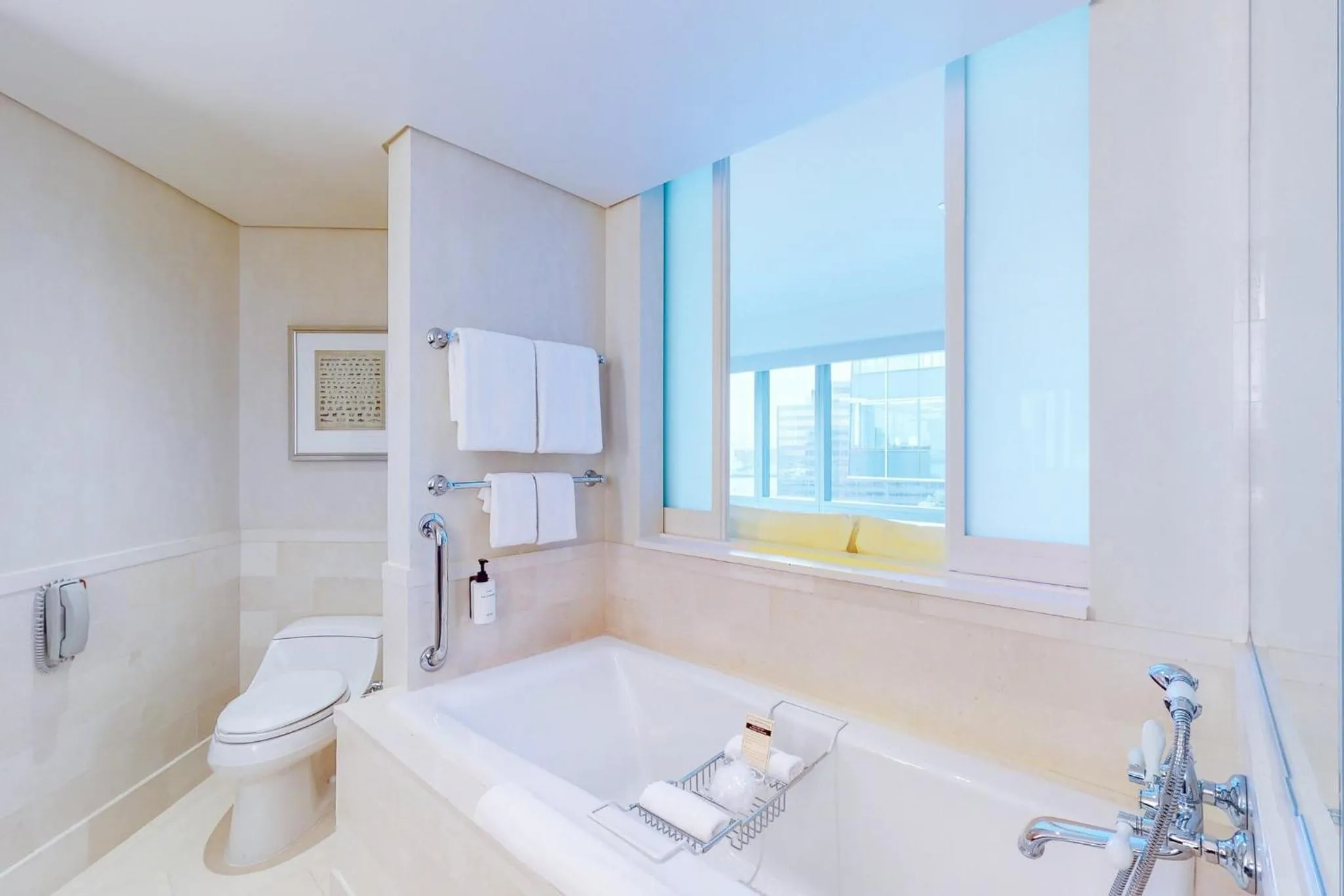 Photo of the whole room in InterContinental Boston by IHG