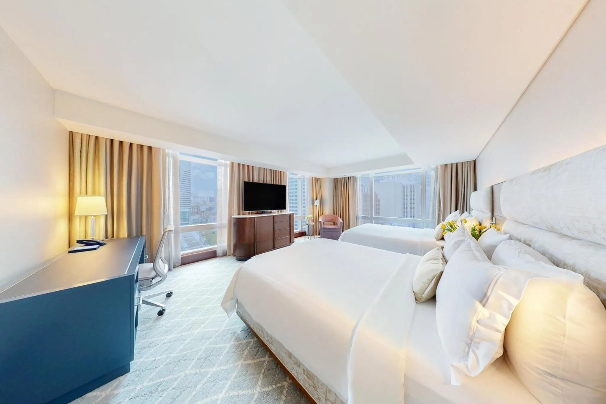 Photo of the whole room, Bed in InterContinental Boston by IHG