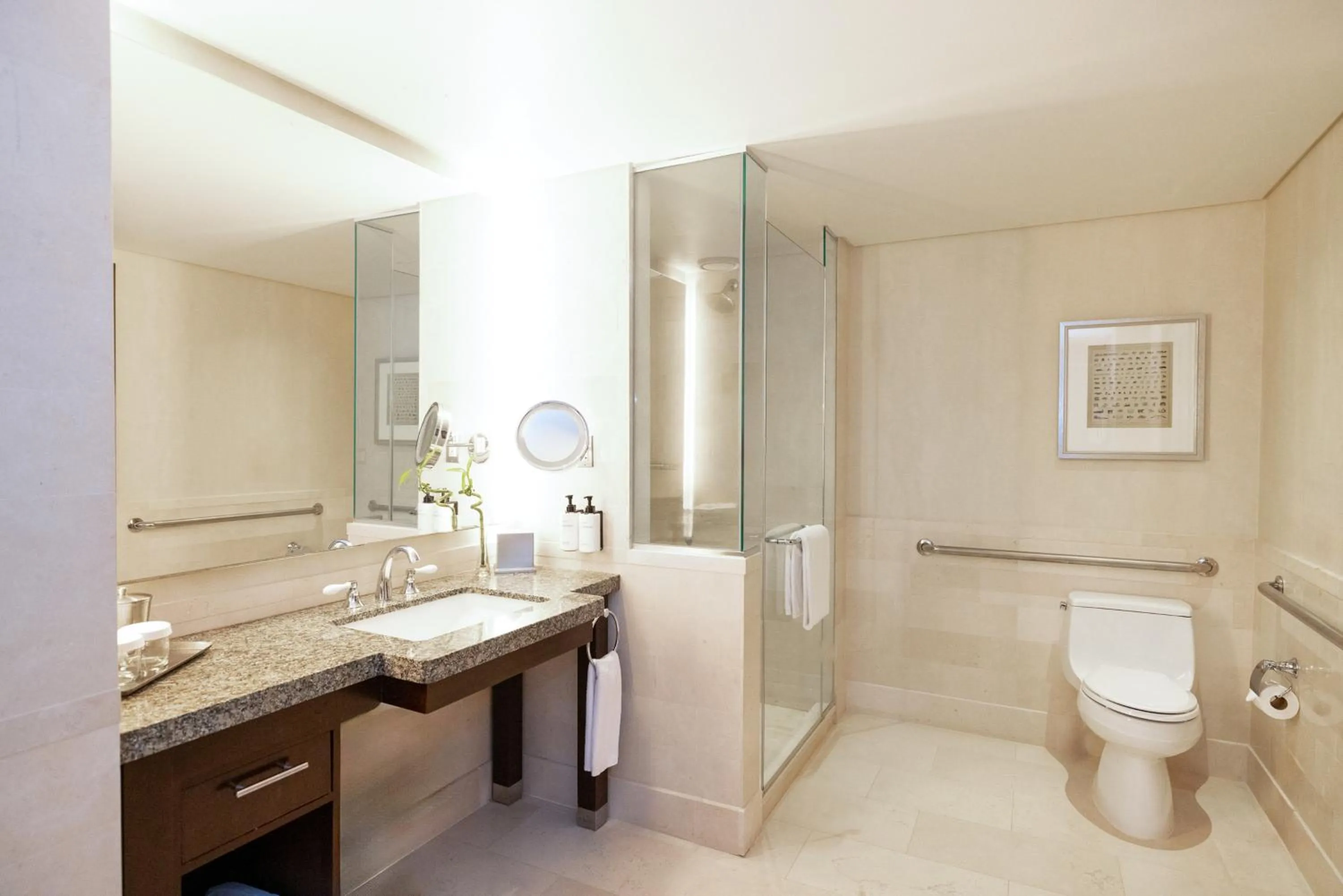 Photo of the whole room in InterContinental Boston by IHG