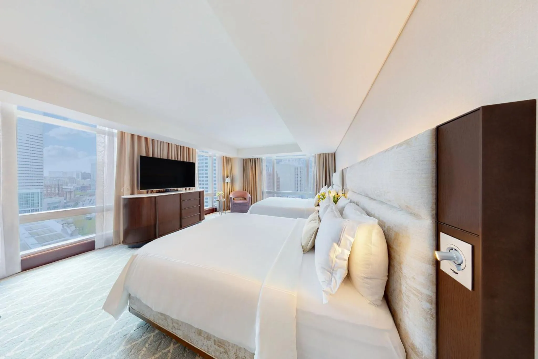 Photo of the whole room, Bed in InterContinental Boston by IHG