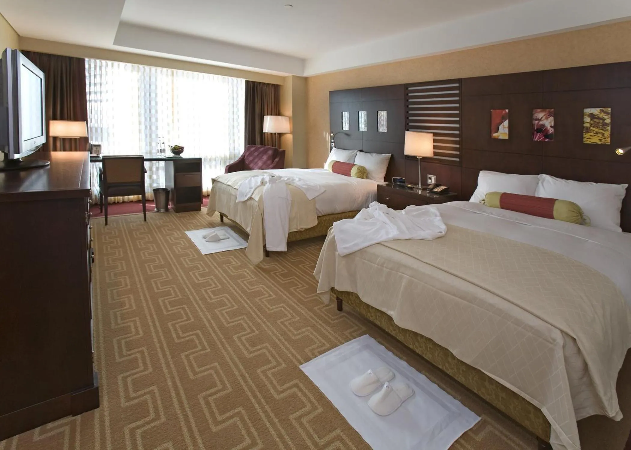 Photo of the whole room, Bed in InterContinental Boston by IHG