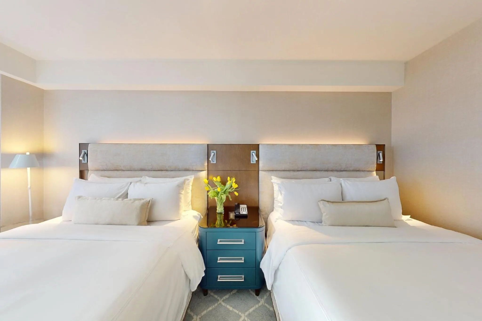 Photo of the whole room, Bed in InterContinental Boston by IHG