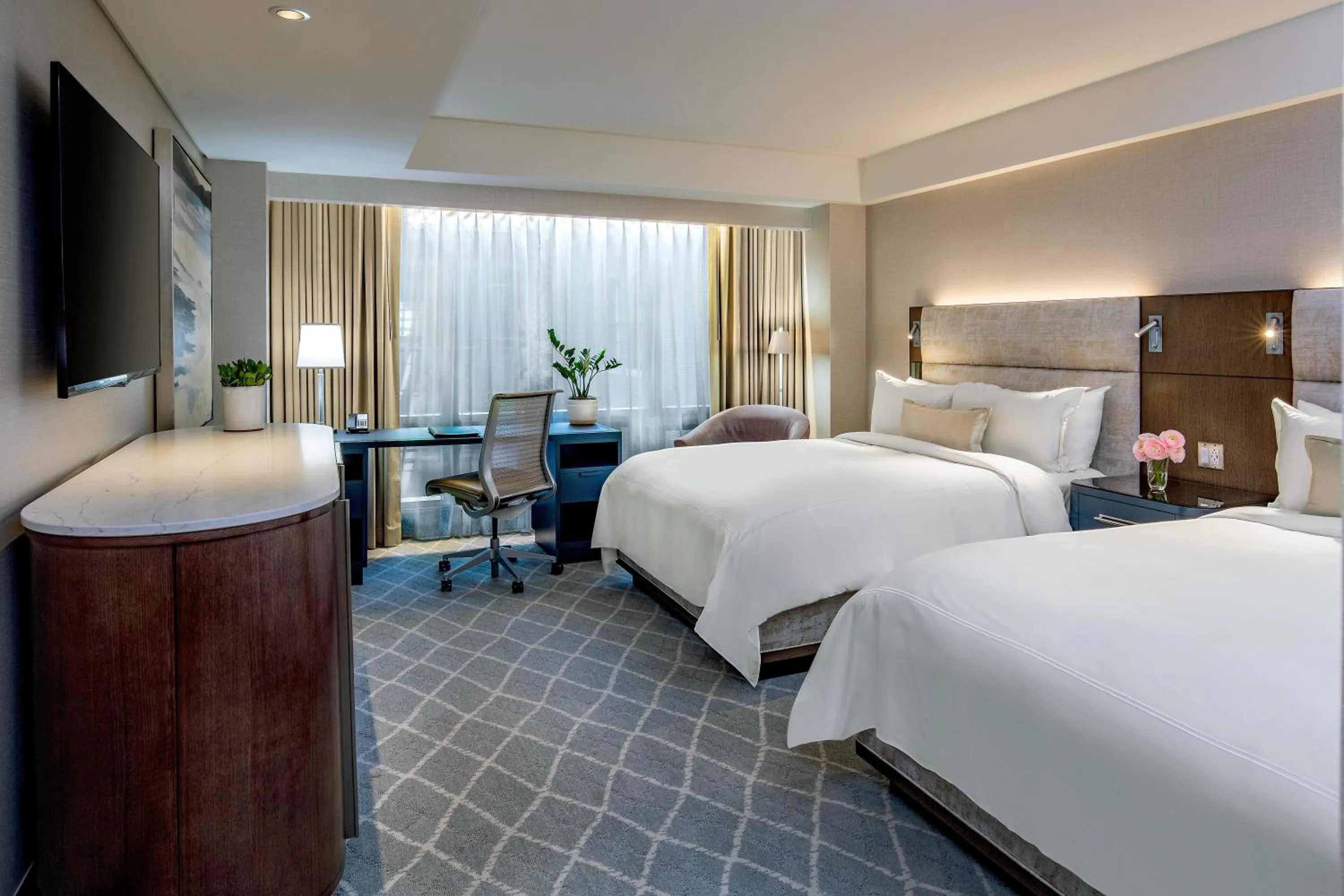 Photo of the whole room, Bed in InterContinental Boston by IHG