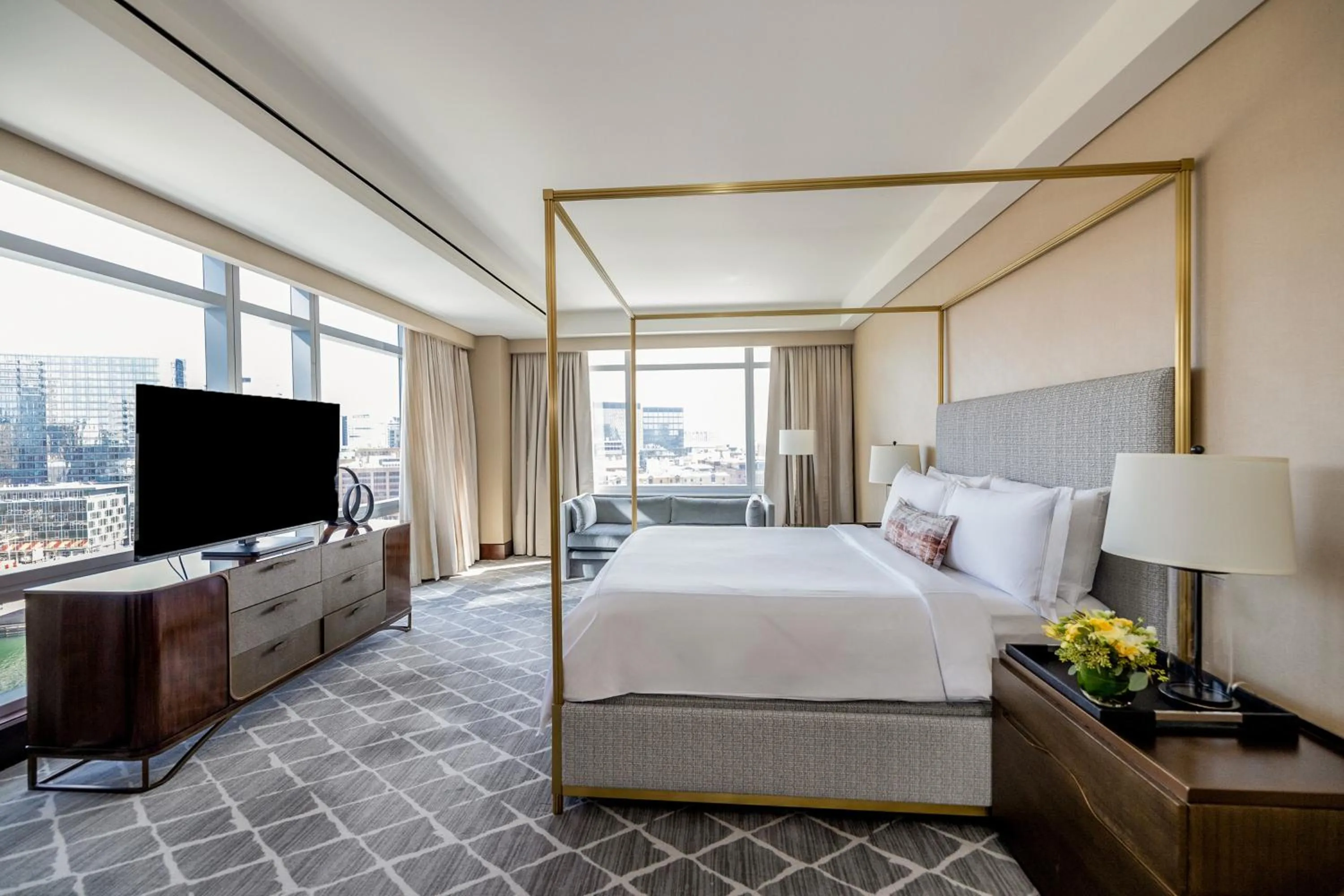 Photo of the whole room, Bed in InterContinental Boston by IHG