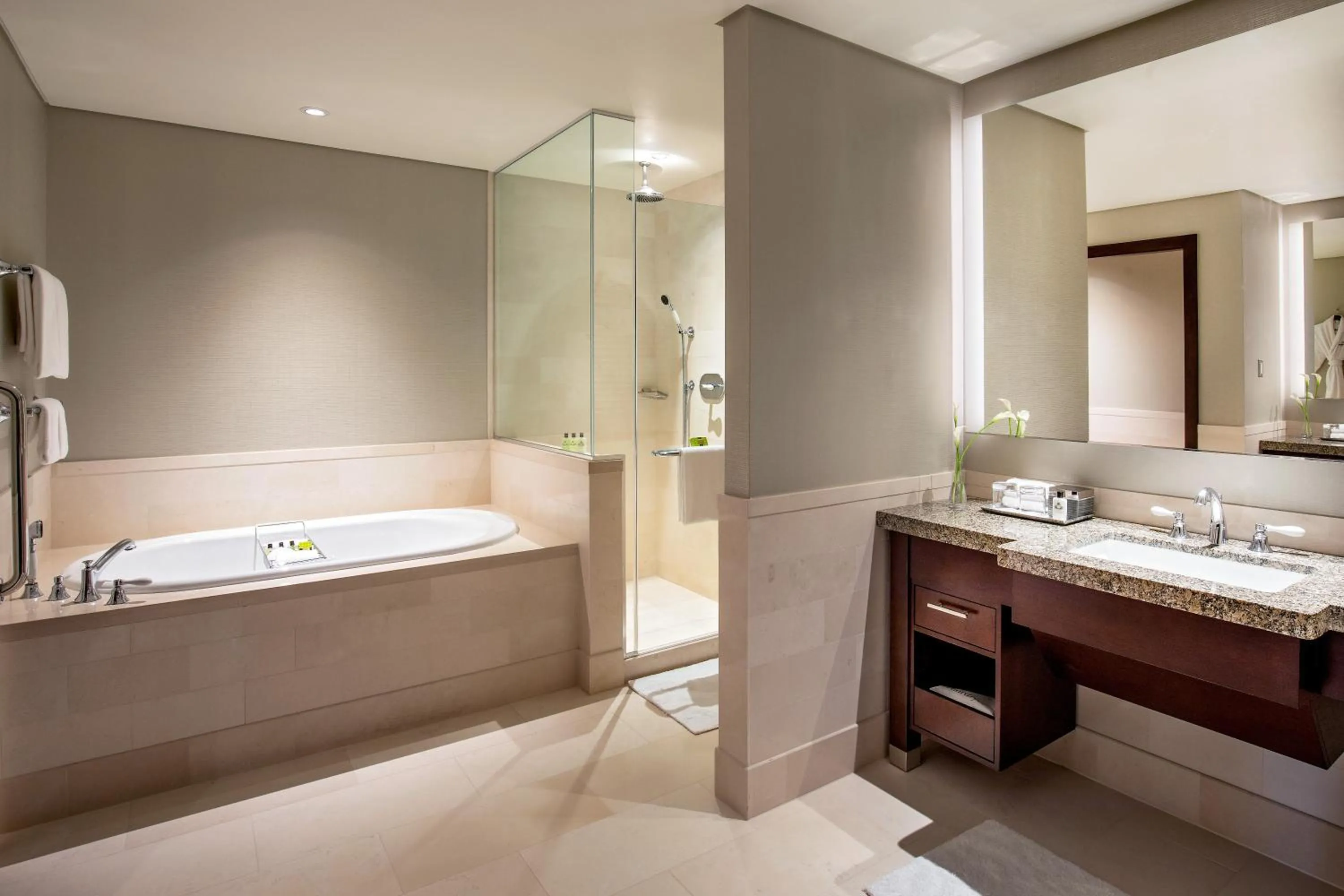 Photo of the whole room, Bed in InterContinental Boston by IHG