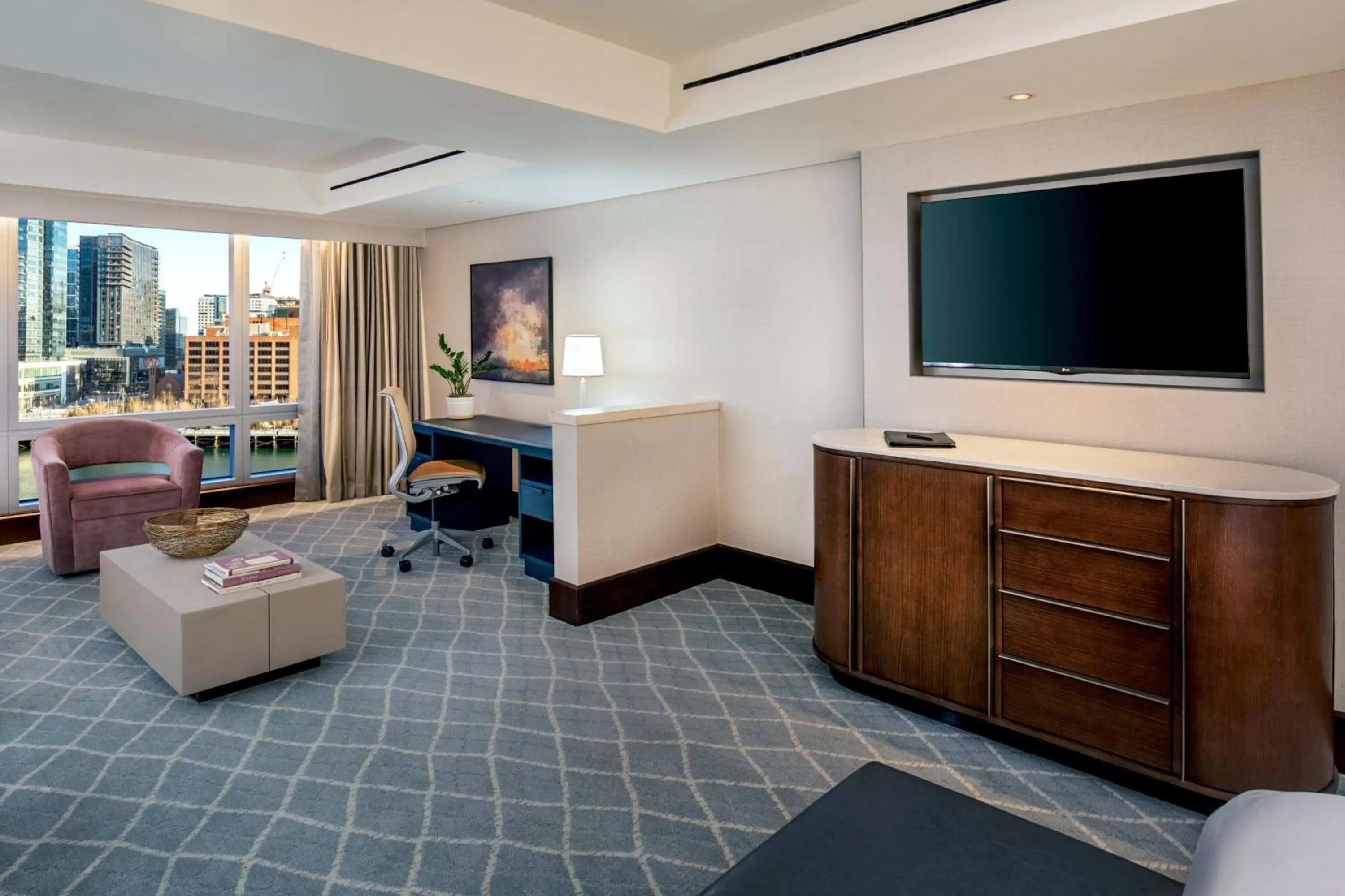 TV and multimedia in InterContinental Boston by IHG