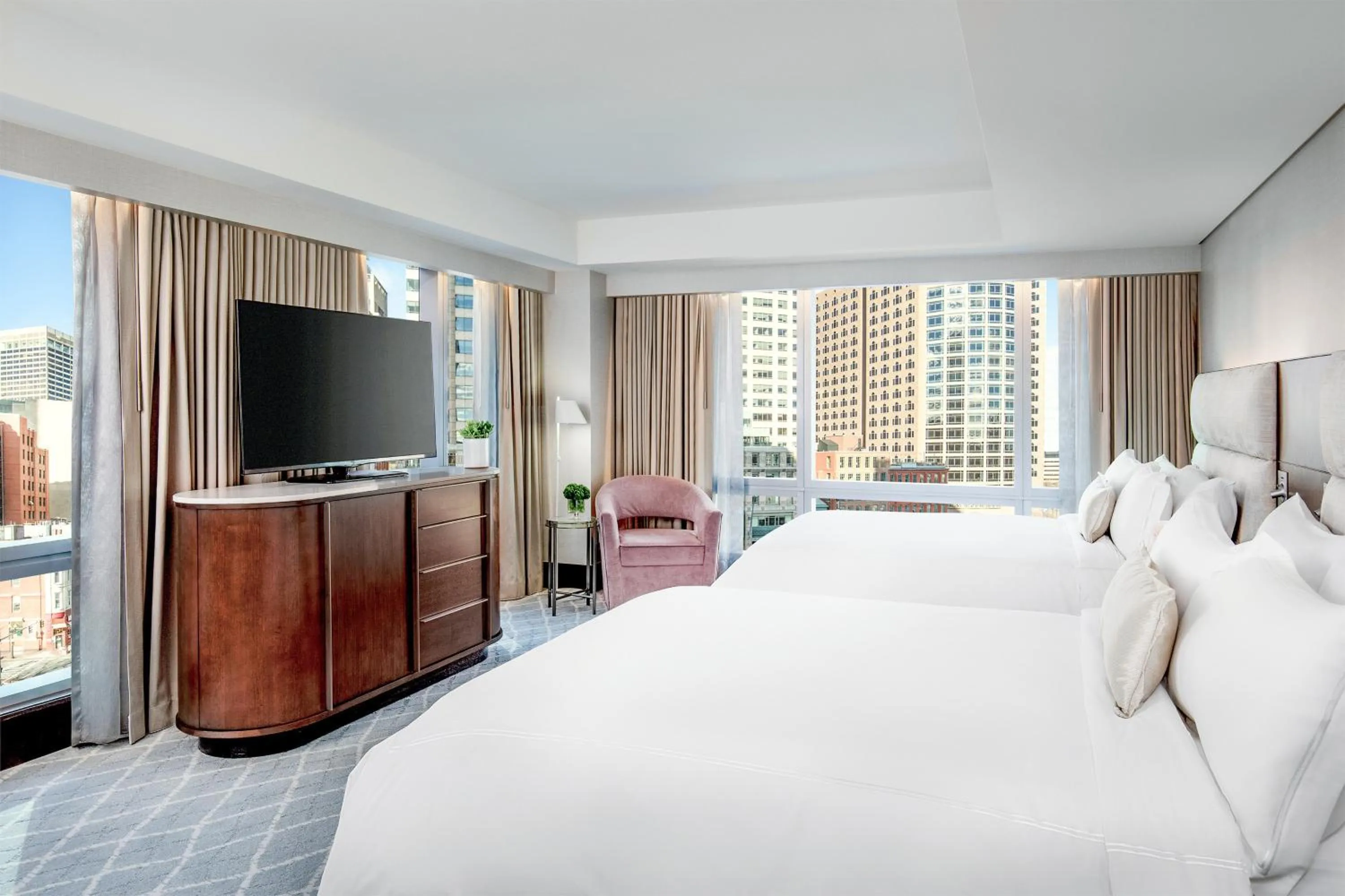 Photo of the whole room, Bed in InterContinental Boston by IHG