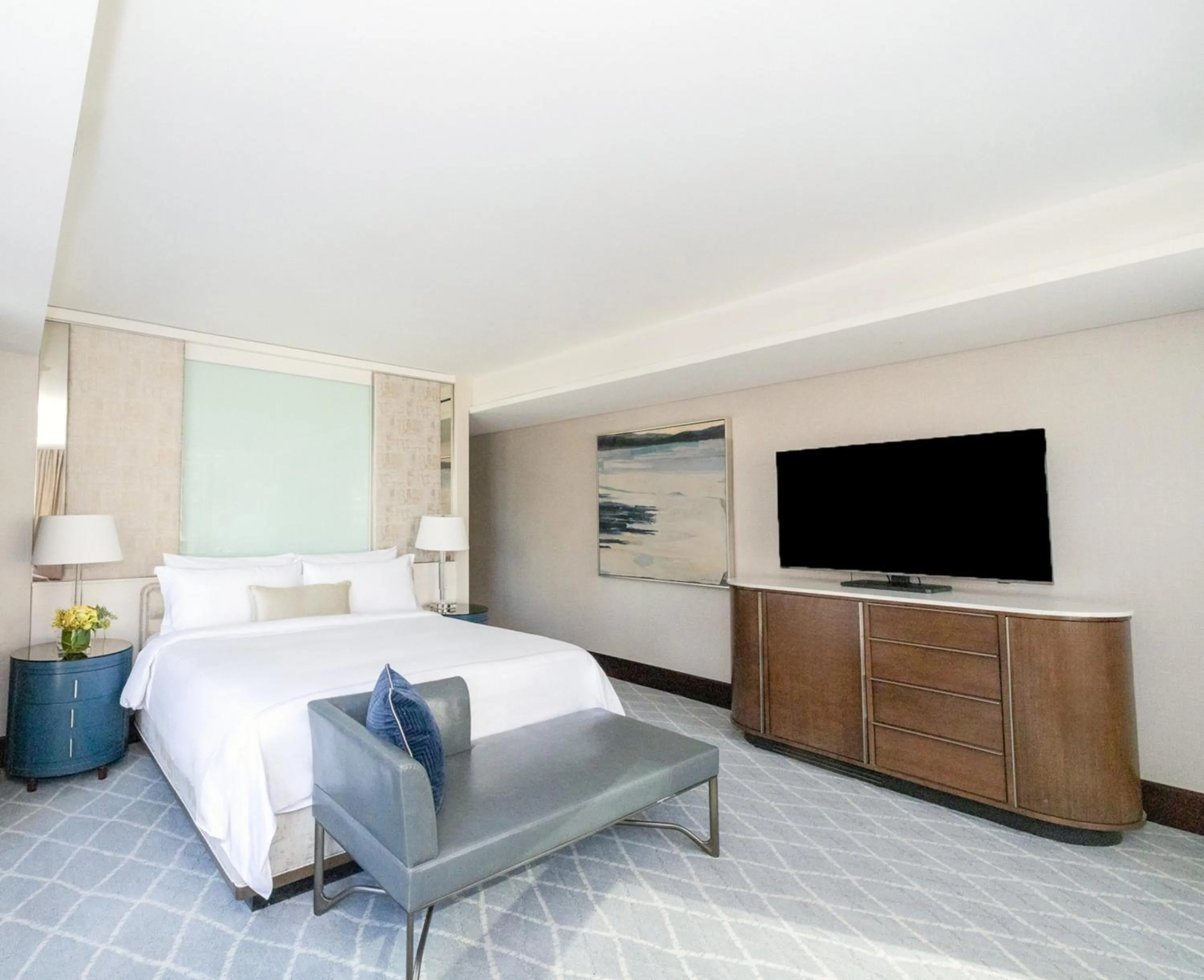 Photo of the whole room, Bed in InterContinental Boston by IHG