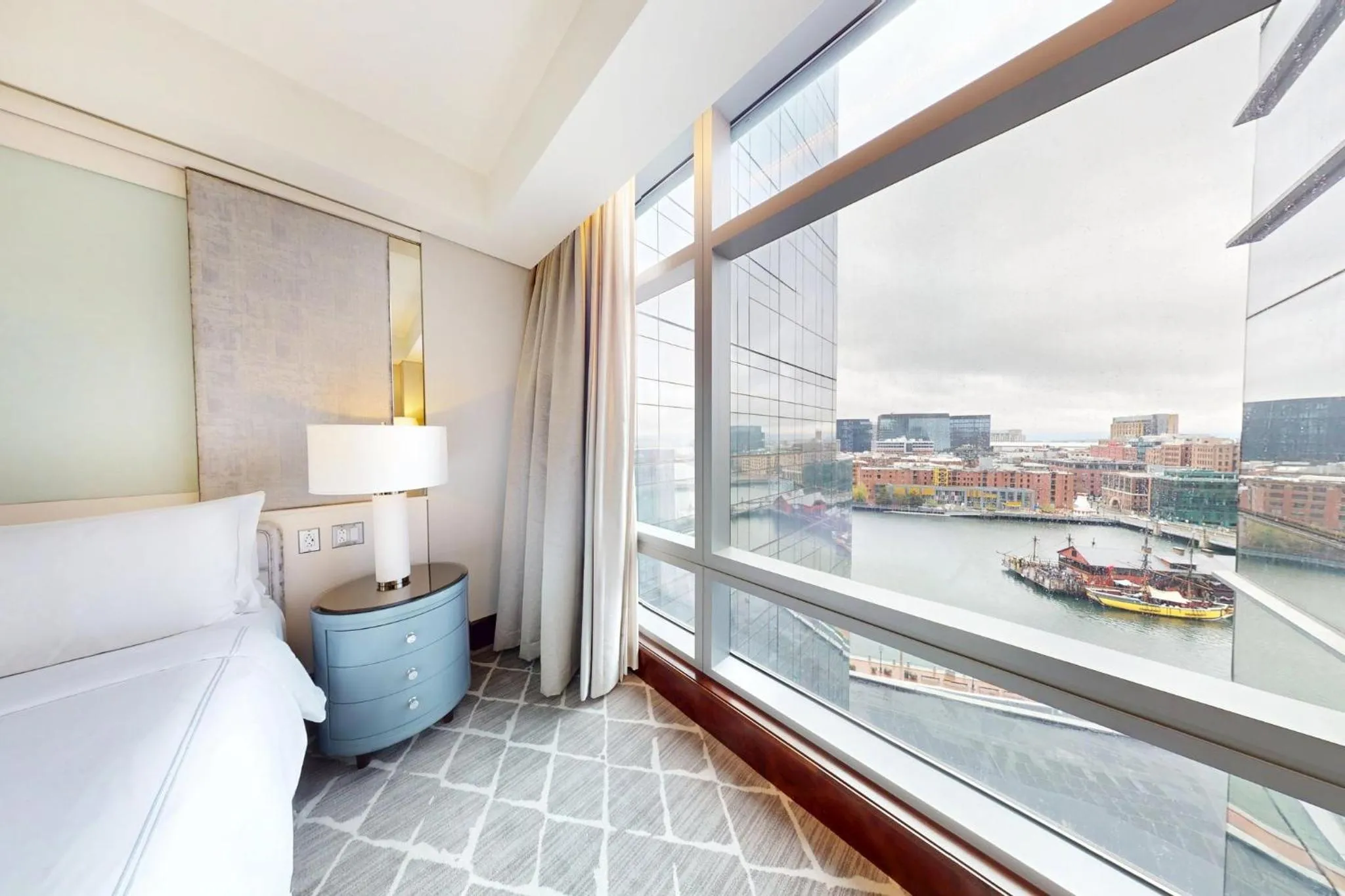 Photo of the whole room, Bed in InterContinental Boston by IHG