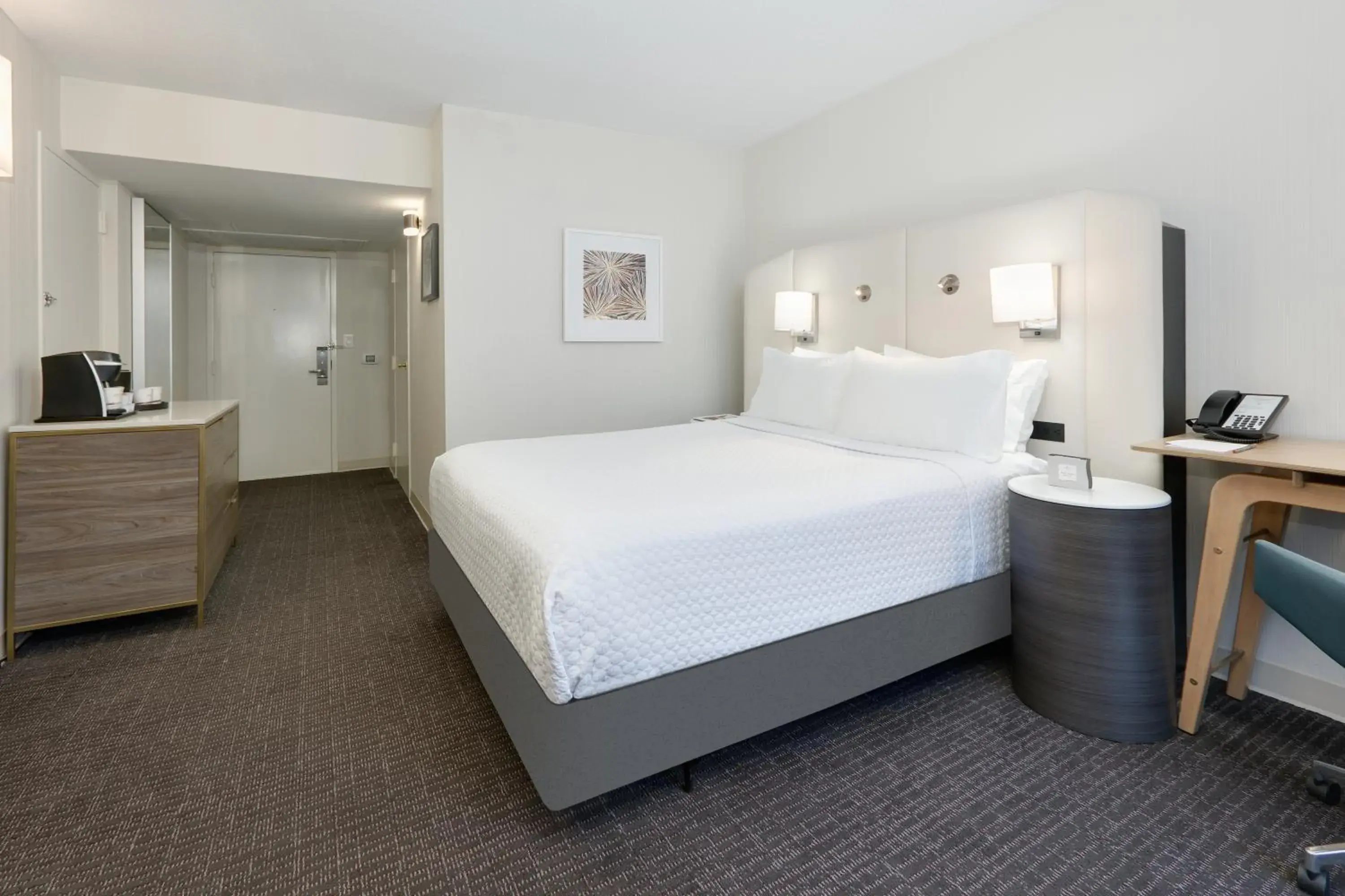 Premium King Room with Balcony in Crowne Plaza Dallas Downtown by IHG Premium King Room with Balcony in Crowne Plaza Dallas Downtown by IHG