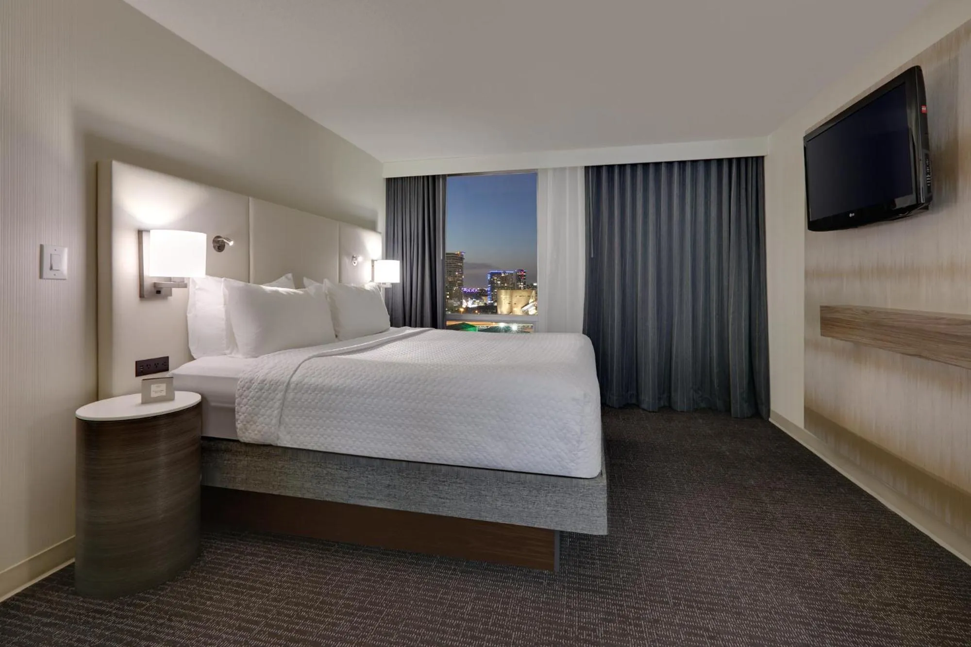 Bedroom, Bed in Crowne Plaza Dallas Downtown by IHG