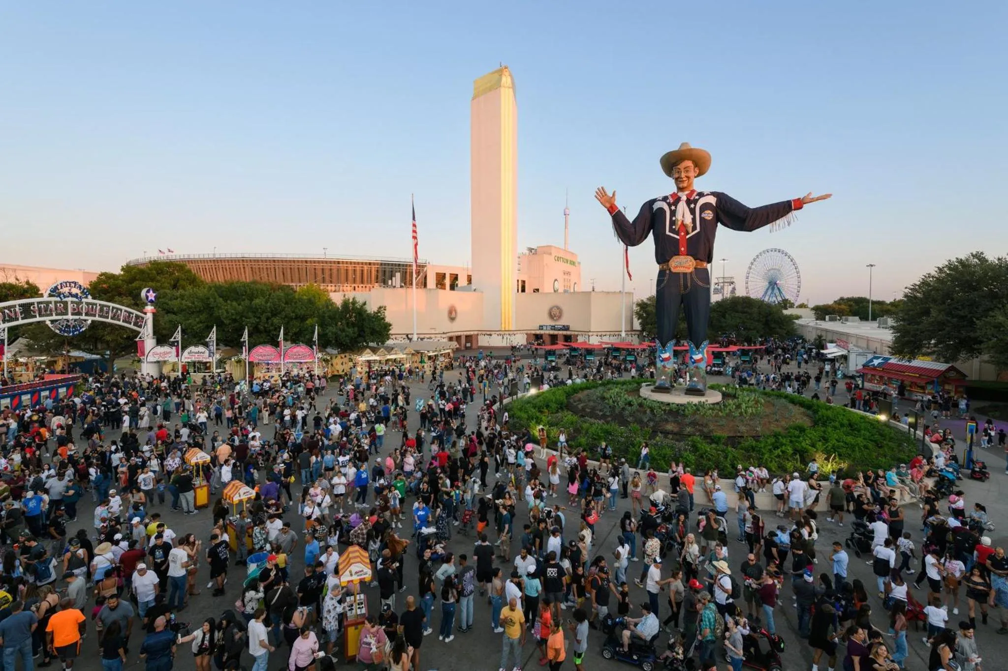 Nearby landmark in Crowne Plaza Dallas Downtown by IHG