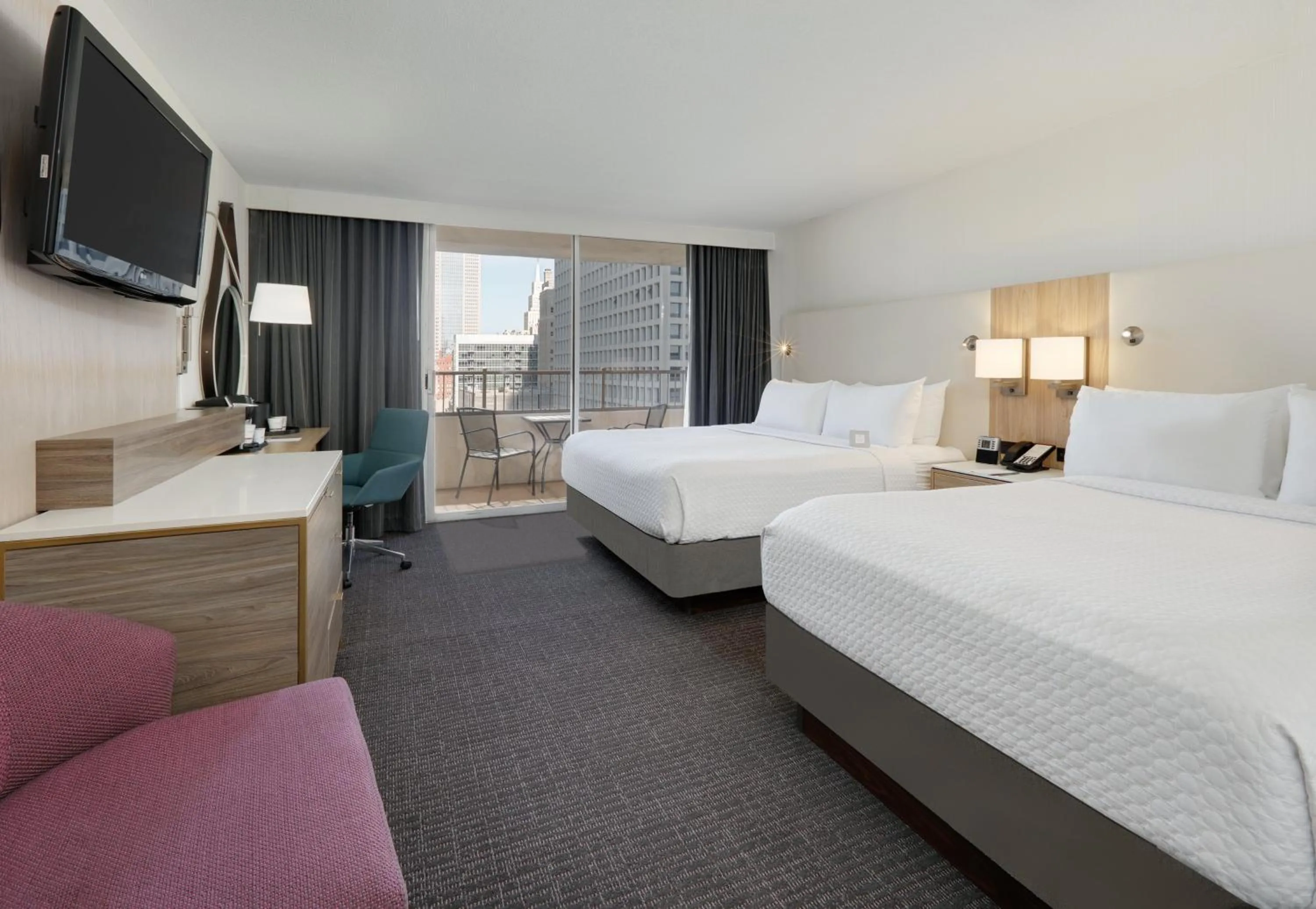 Photo of the whole room, Bed in Crowne Plaza Dallas Downtown by IHG