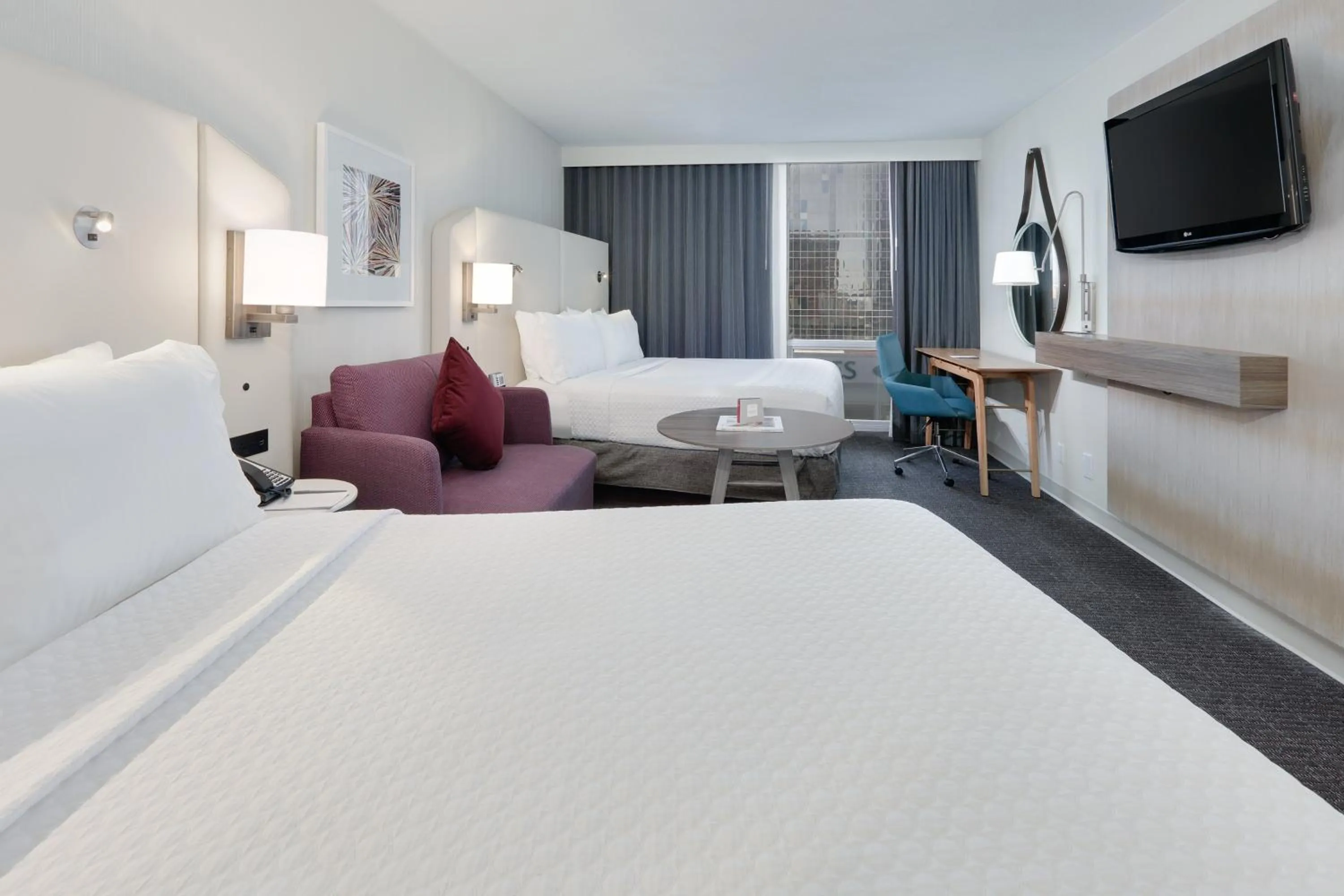 Photo of the whole room, Bed in Crowne Plaza Dallas Downtown by IHG