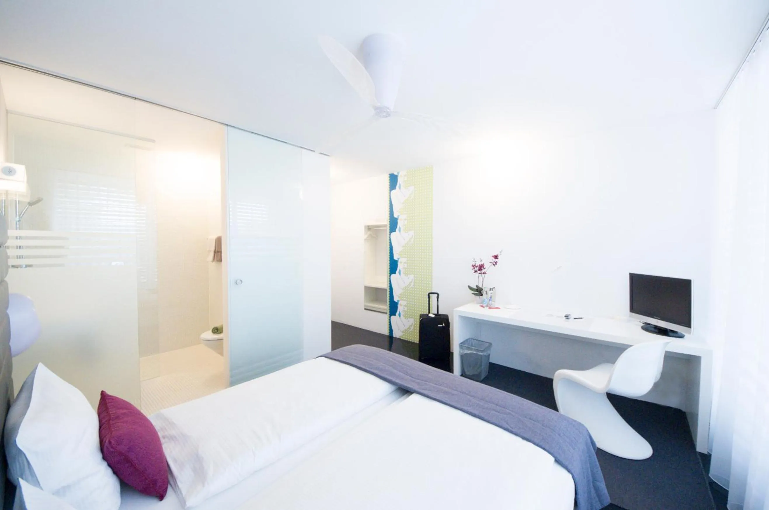 Photo of the whole room, Bed in Sky Design Motel