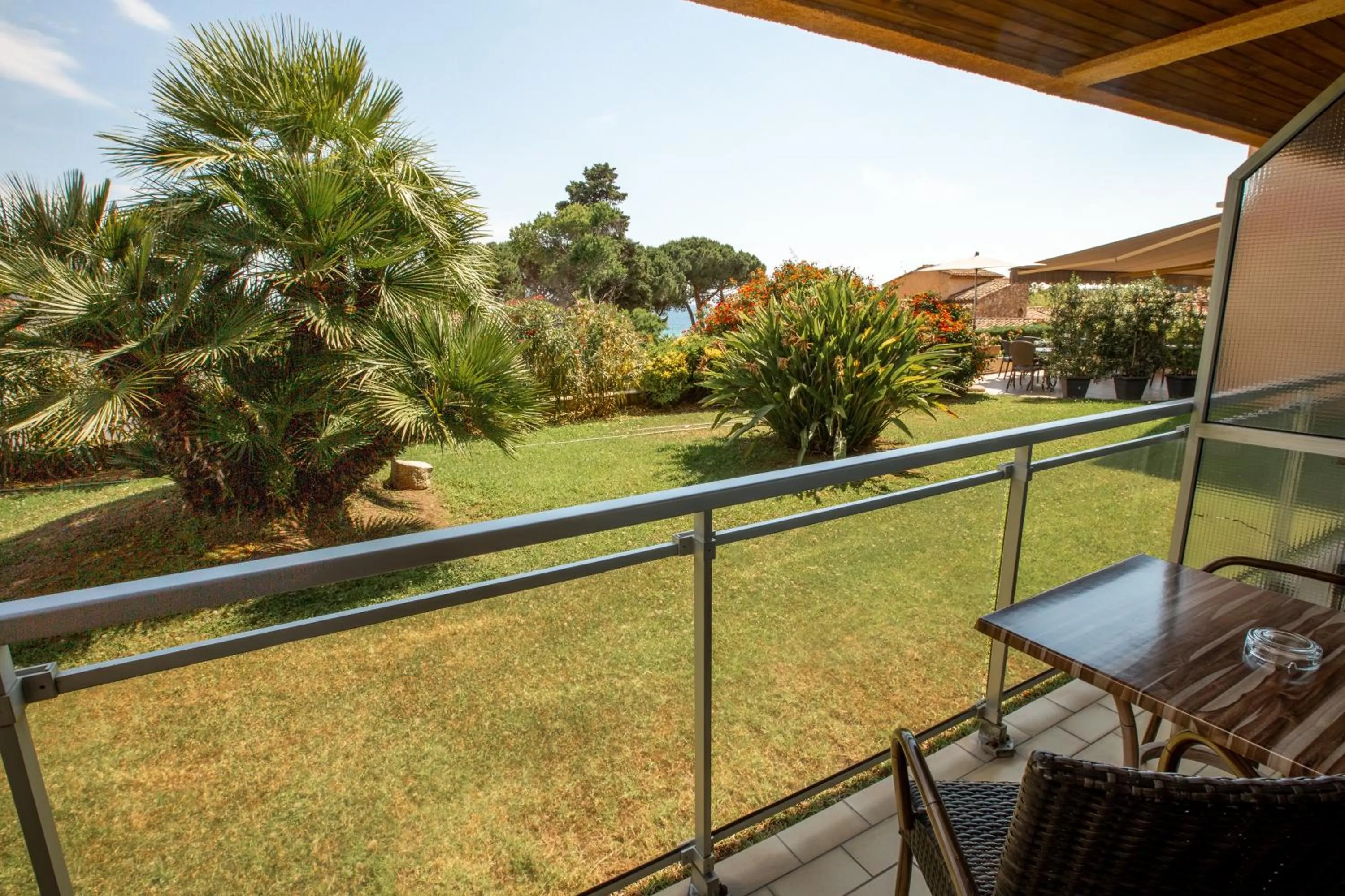 Garden in Hôtel La Pinède