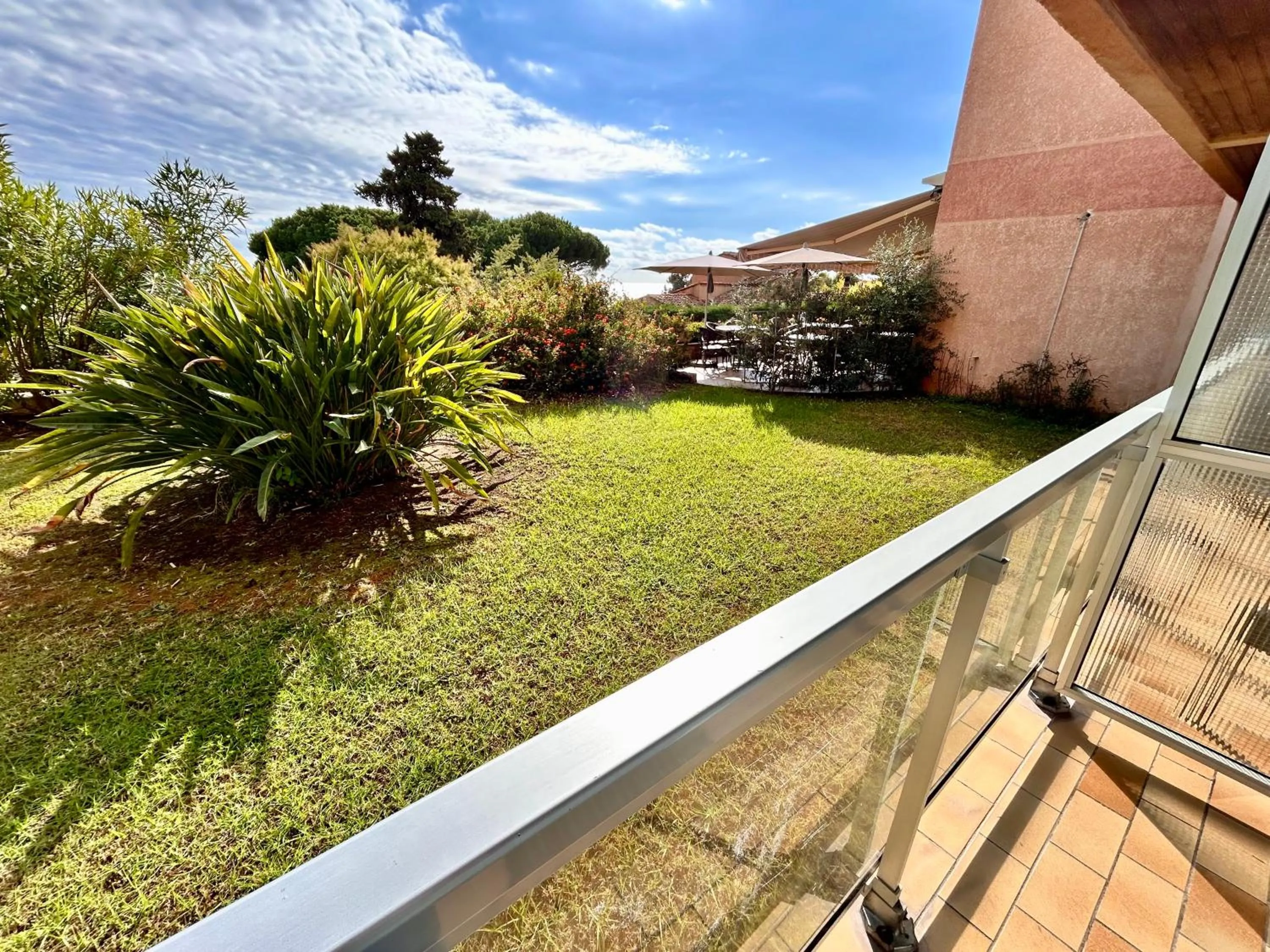 Garden view in Hôtel La Pinède