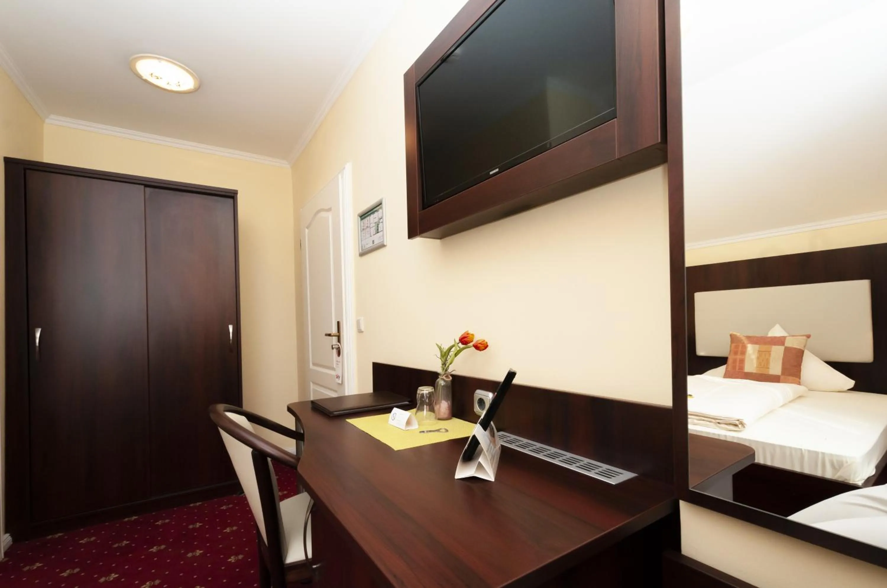 Photo of the whole room in Hotel Grüne Tanne