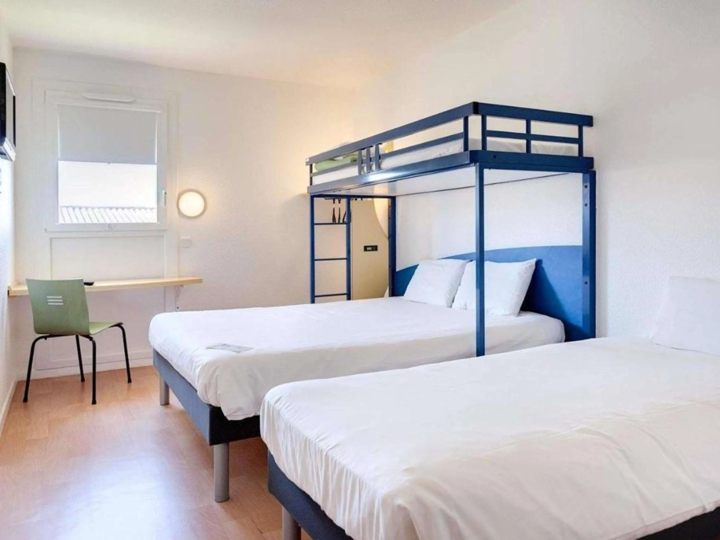 Bedroom, Bed in Ibis Budget Agen