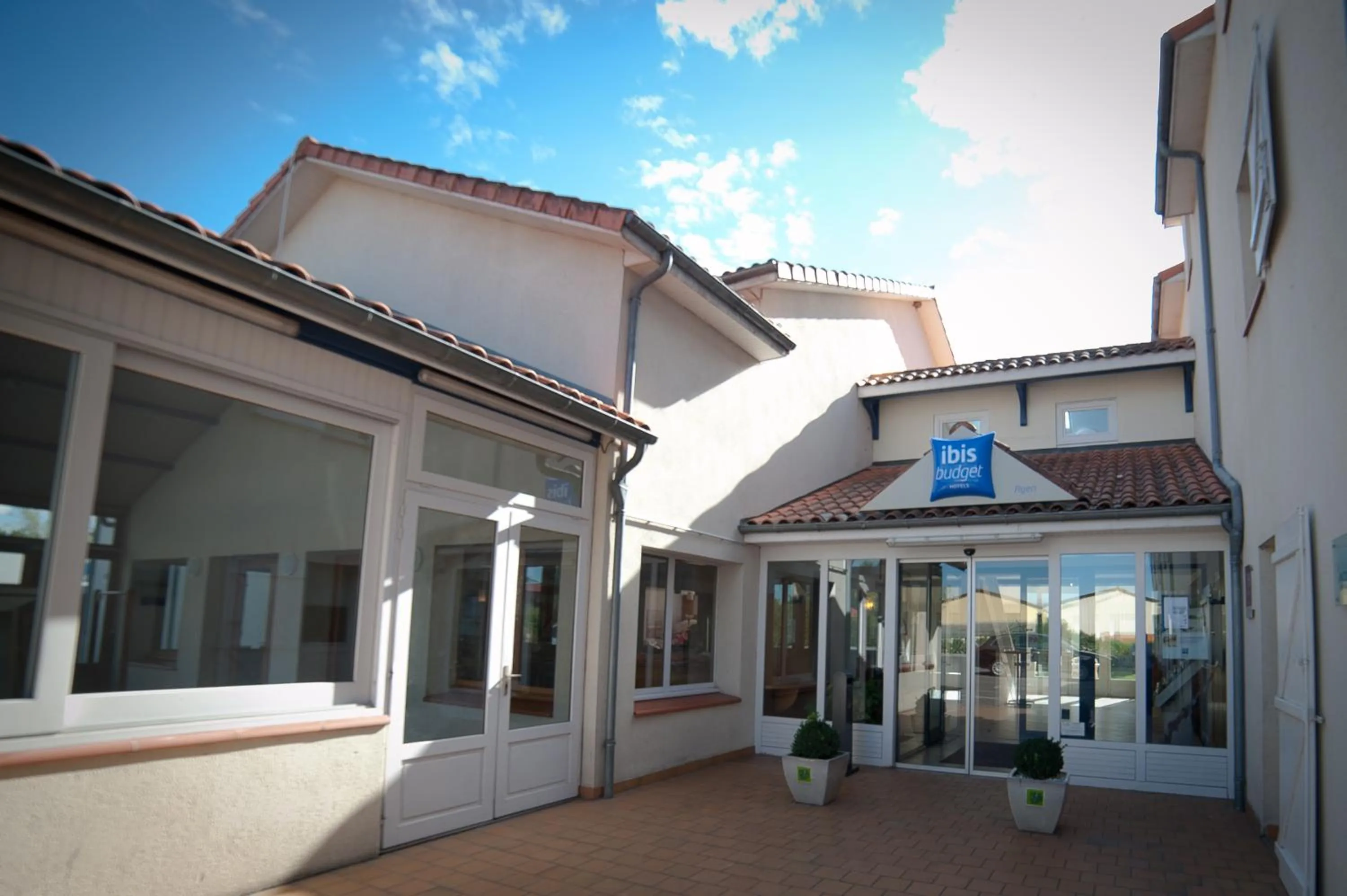 Facade/entrance in Ibis Budget Agen