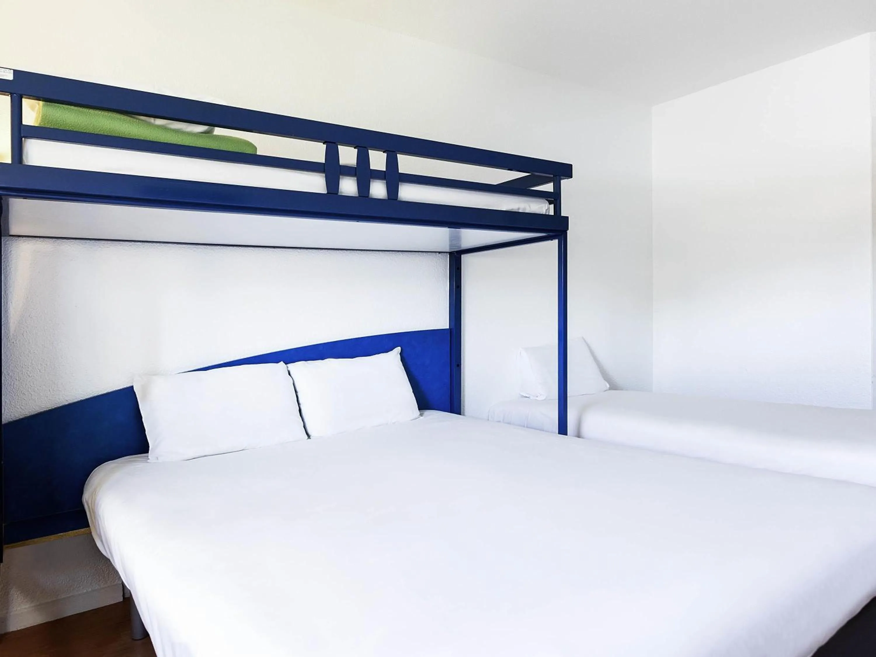 Bedroom, Bed in Ibis Budget Agen