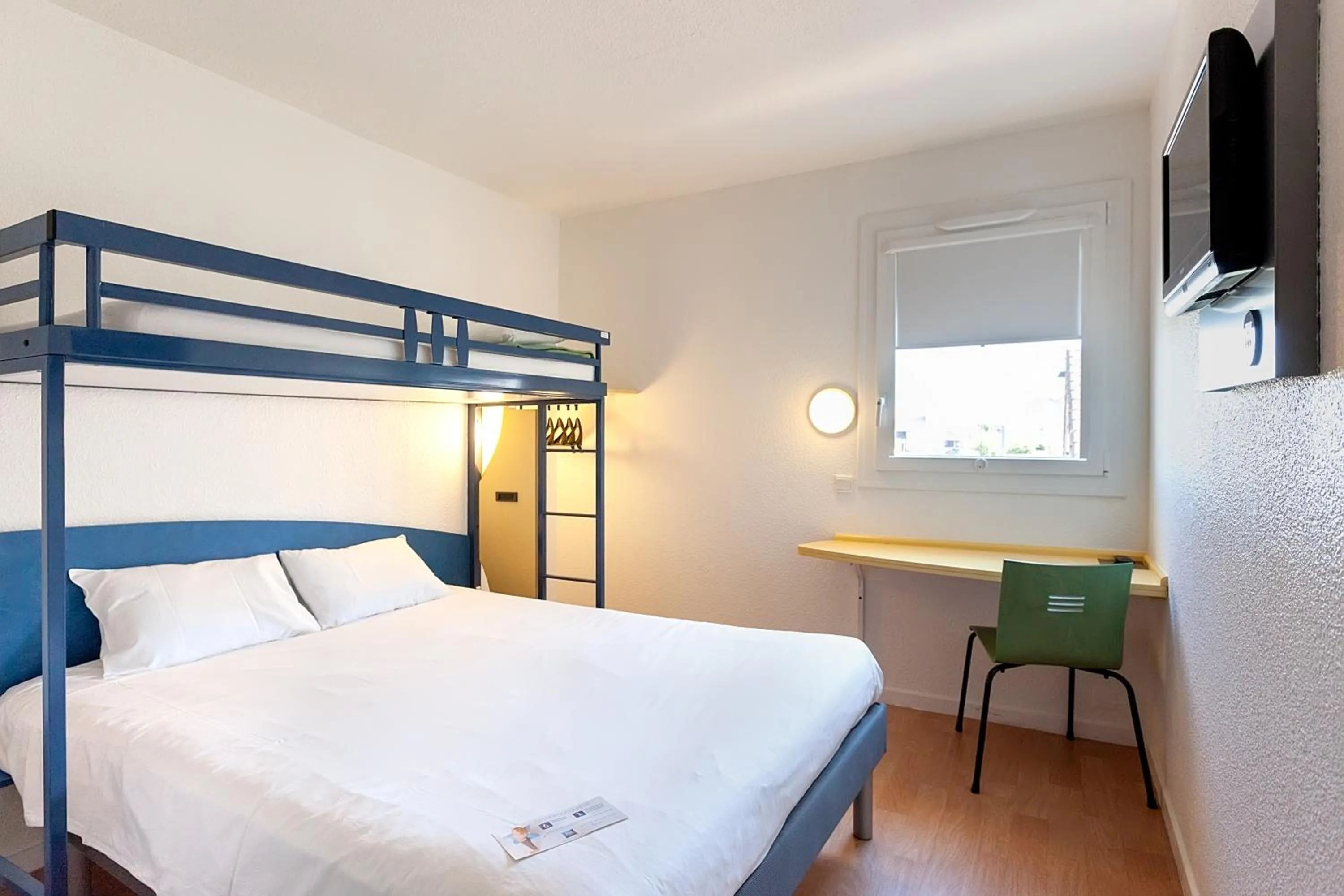 bunk bed, Bed in Ibis Budget Agen