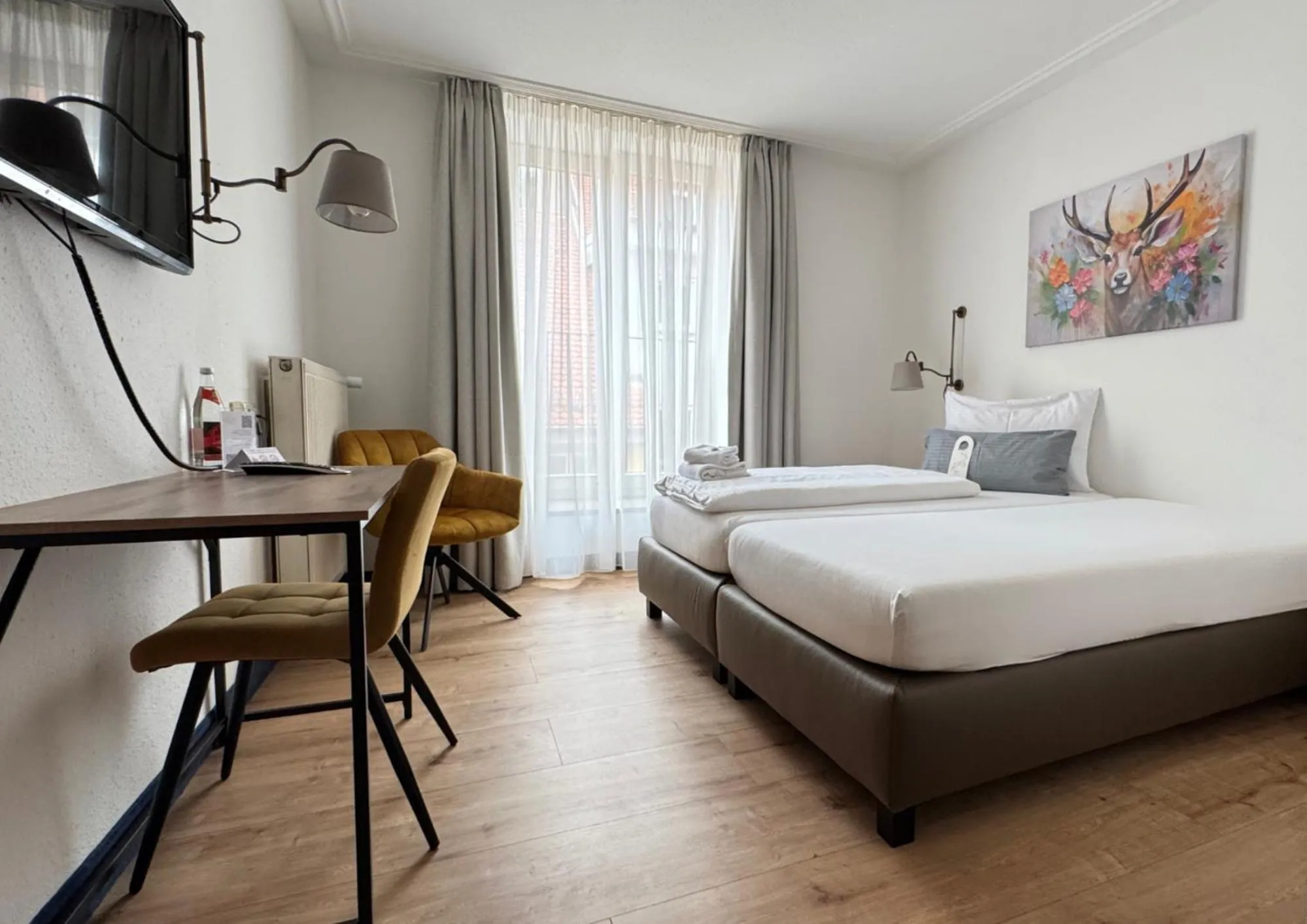 Bedroom, Bed in Hotel Goldener Hirsch