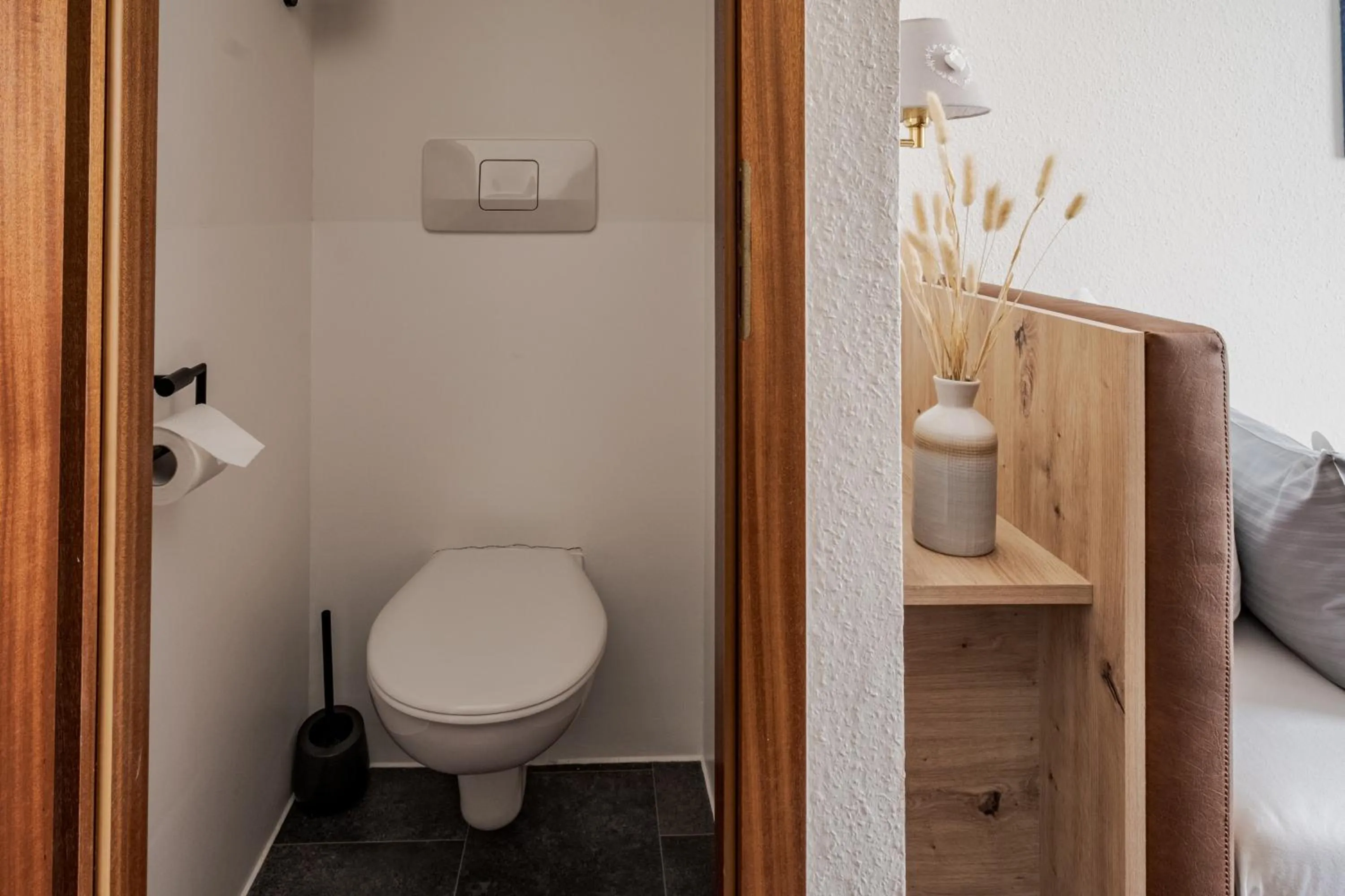 Toilet in Hotel Goldener Hirsch