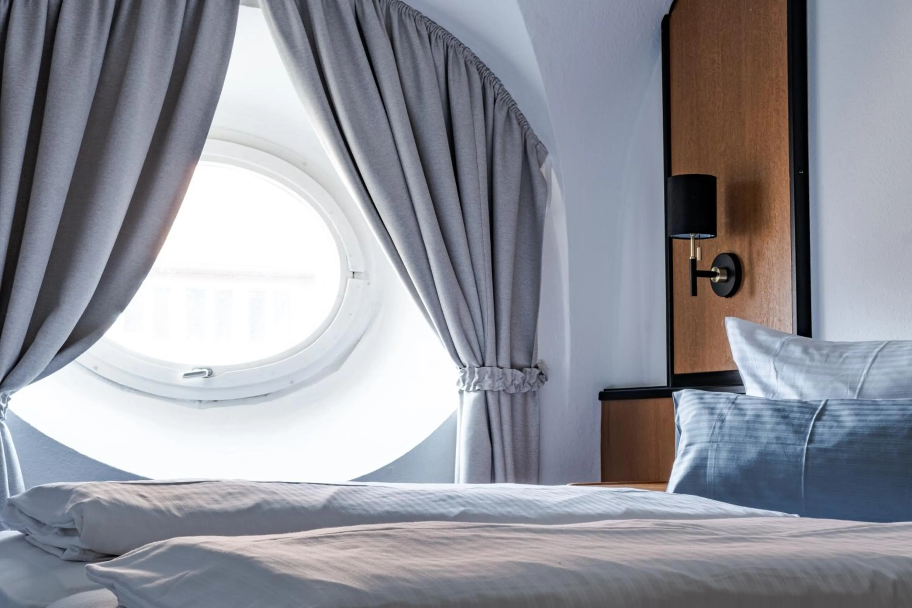 Bed in Hotel Goldener Hirsch