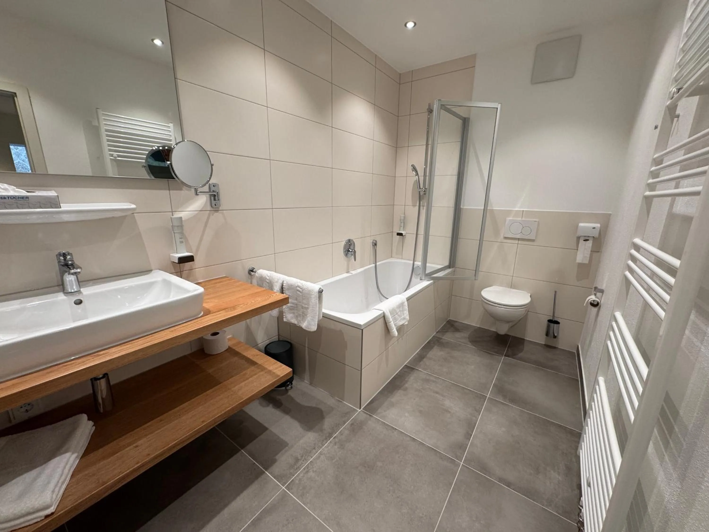 Bathroom in Hotel Goldener Hirsch