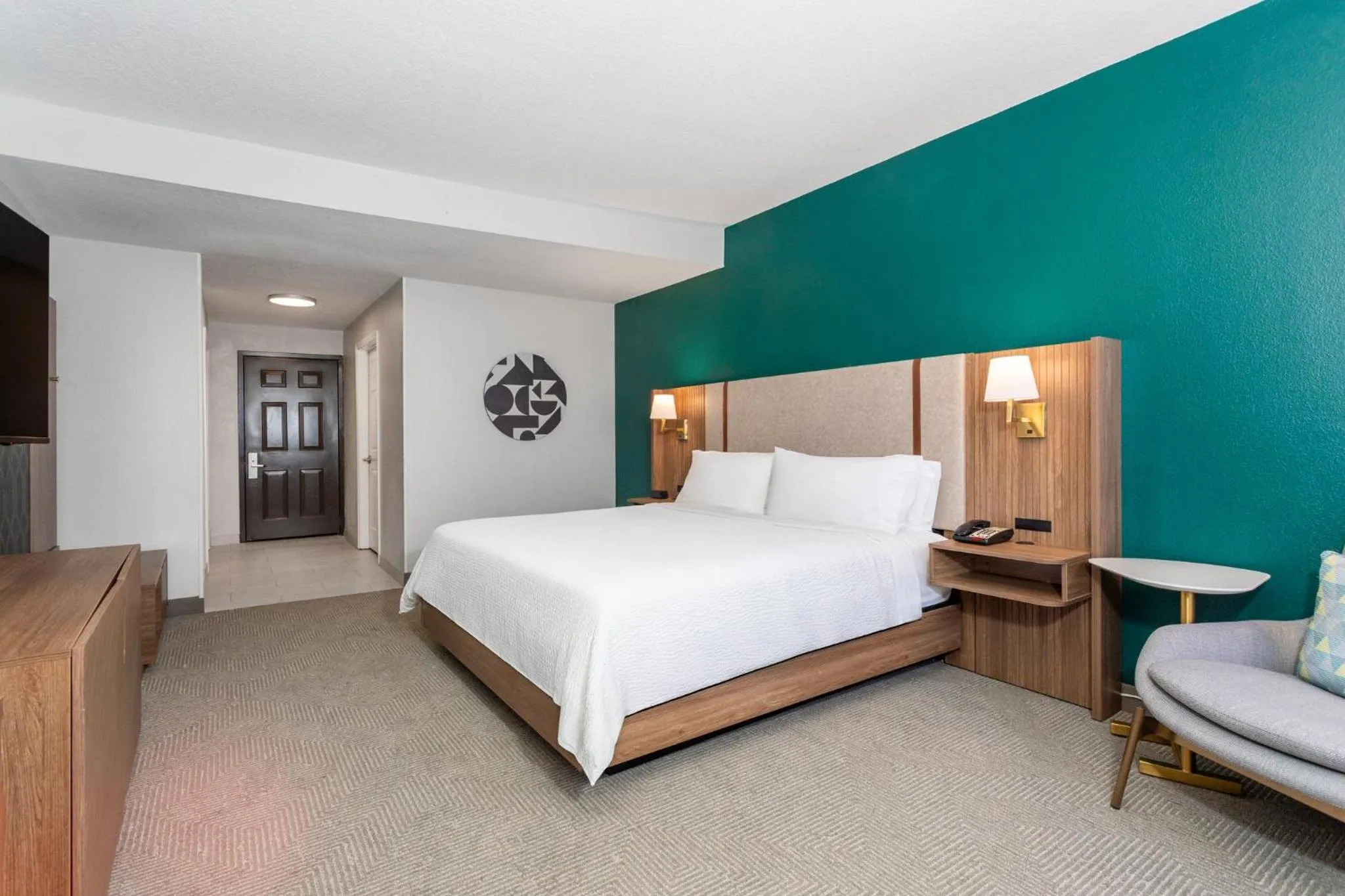 Photo of the whole room, Bed in Holiday Inn Hotel & Suites Daytona Beach On The Ocean by IHG