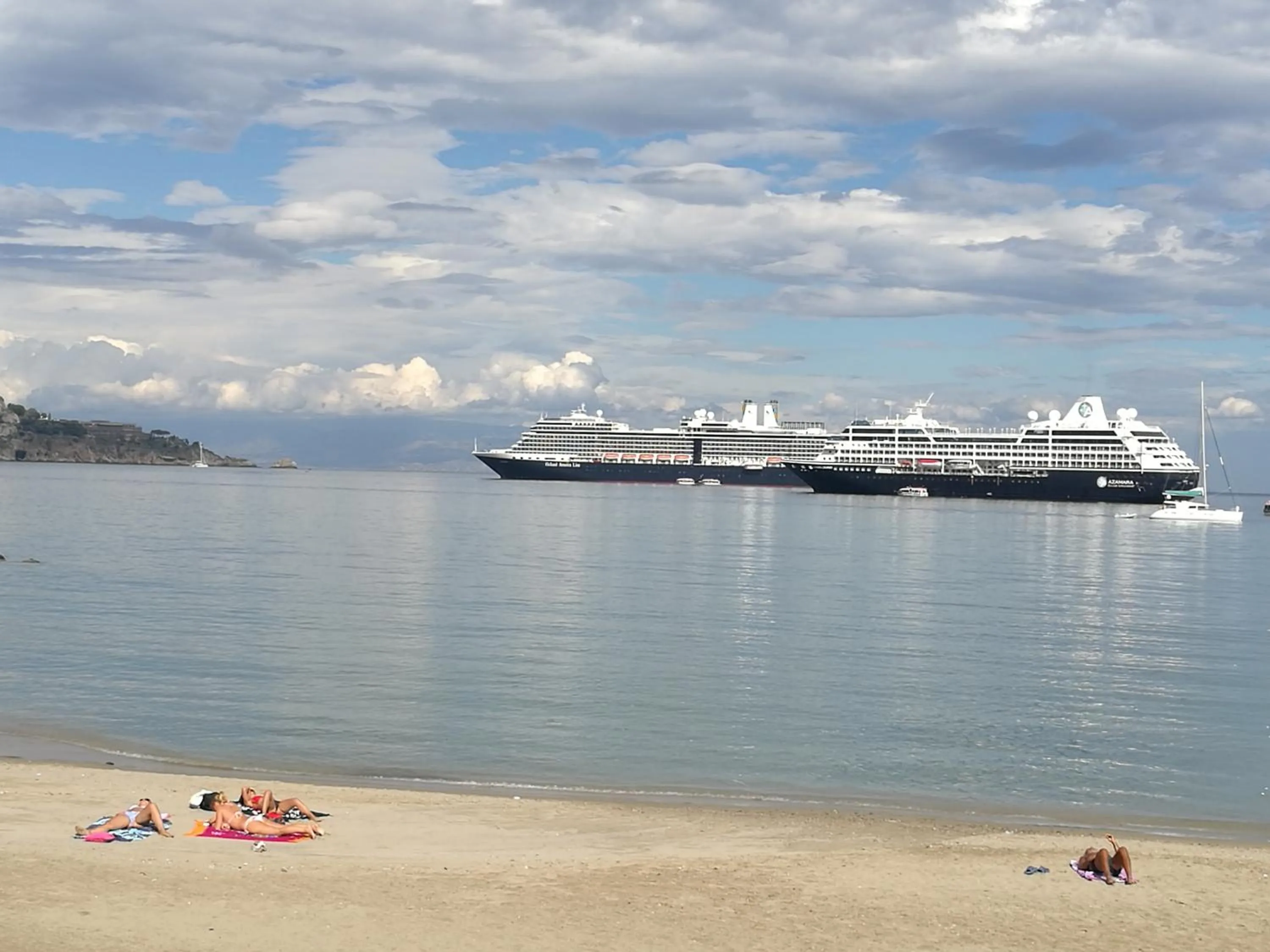 Beach in Namuri Rooms