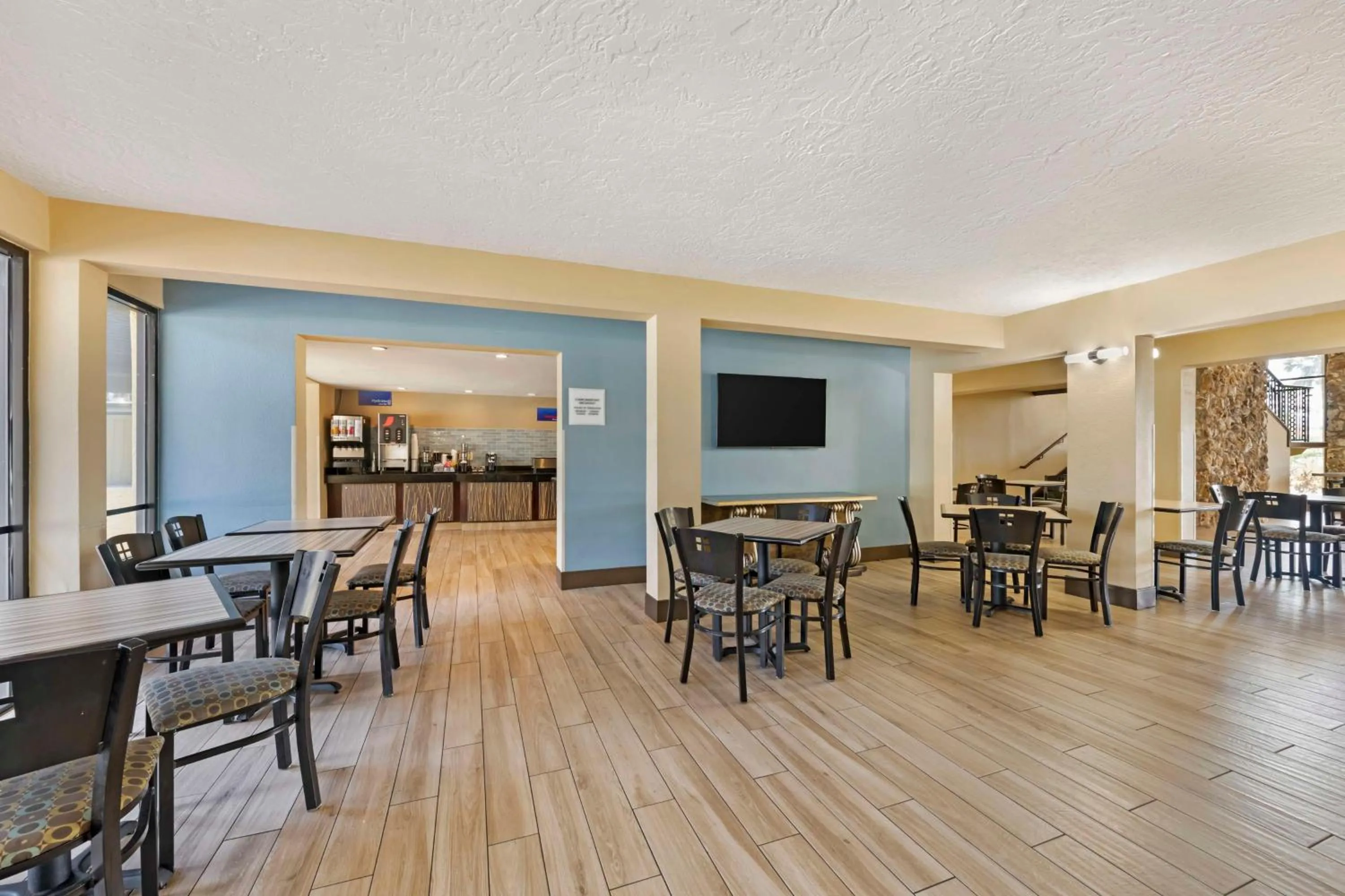 Breakfast in Best Western International Speedway Hotel