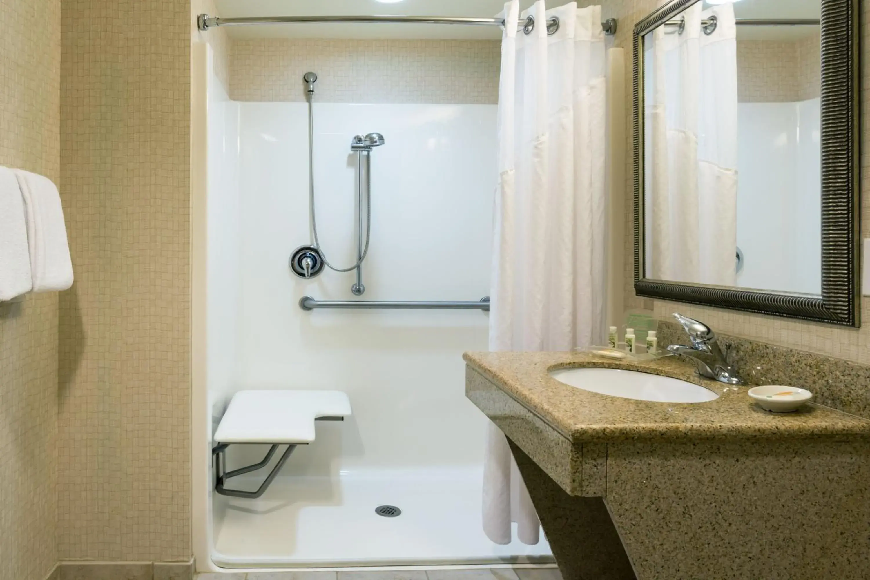 Queen Room with Accessible Roll-in Shower - Nonsmoking in Holiday Inn Daytona Beach LPGA Boulevard by IHG Queen Room with Accessible Roll-in Shower - Nonsmoking in Holiday Inn Daytona Beach LPGA Boulevard by IHG