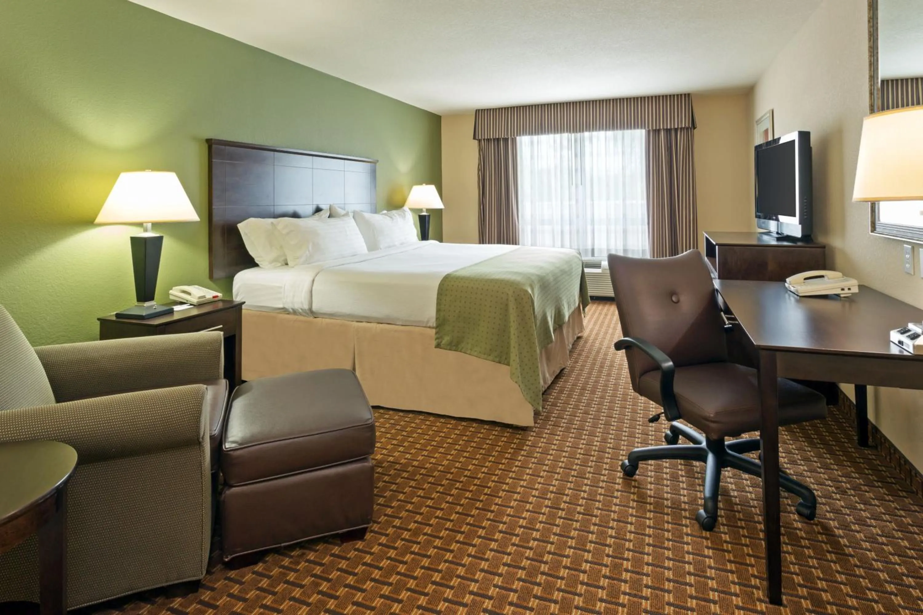 Photo of the whole room, Bed in Holiday Inn Daytona Beach LPGA