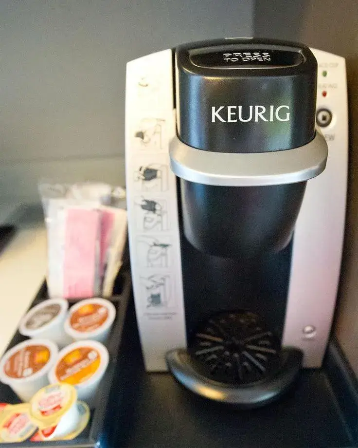 One-Bedroom Suite with Tub - Mobility Accessible in Holiday Inn Daytona Beach LPGA One-Bedroom Suite with Tub - Mobility Accessible in Holiday Inn Daytona Beach LPGA