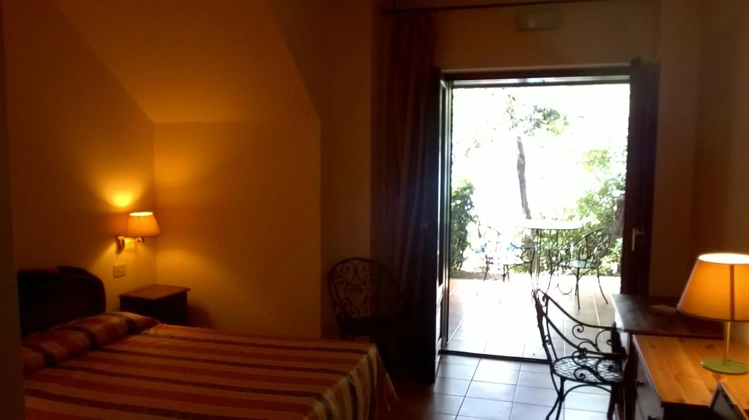 Bedroom, Bed in illicini stabilimento balneare e albergo