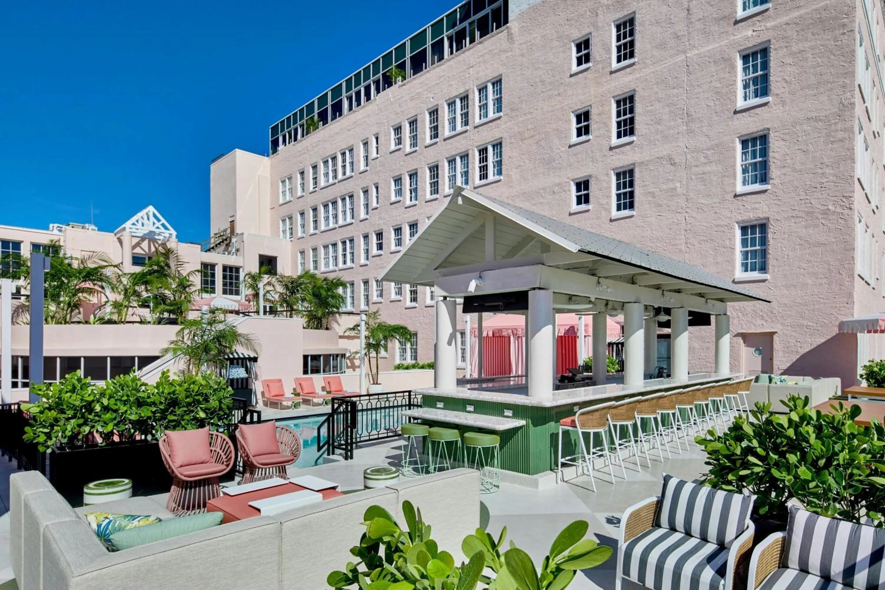 Swimming pool in La Concha Key West, Autograph Collection